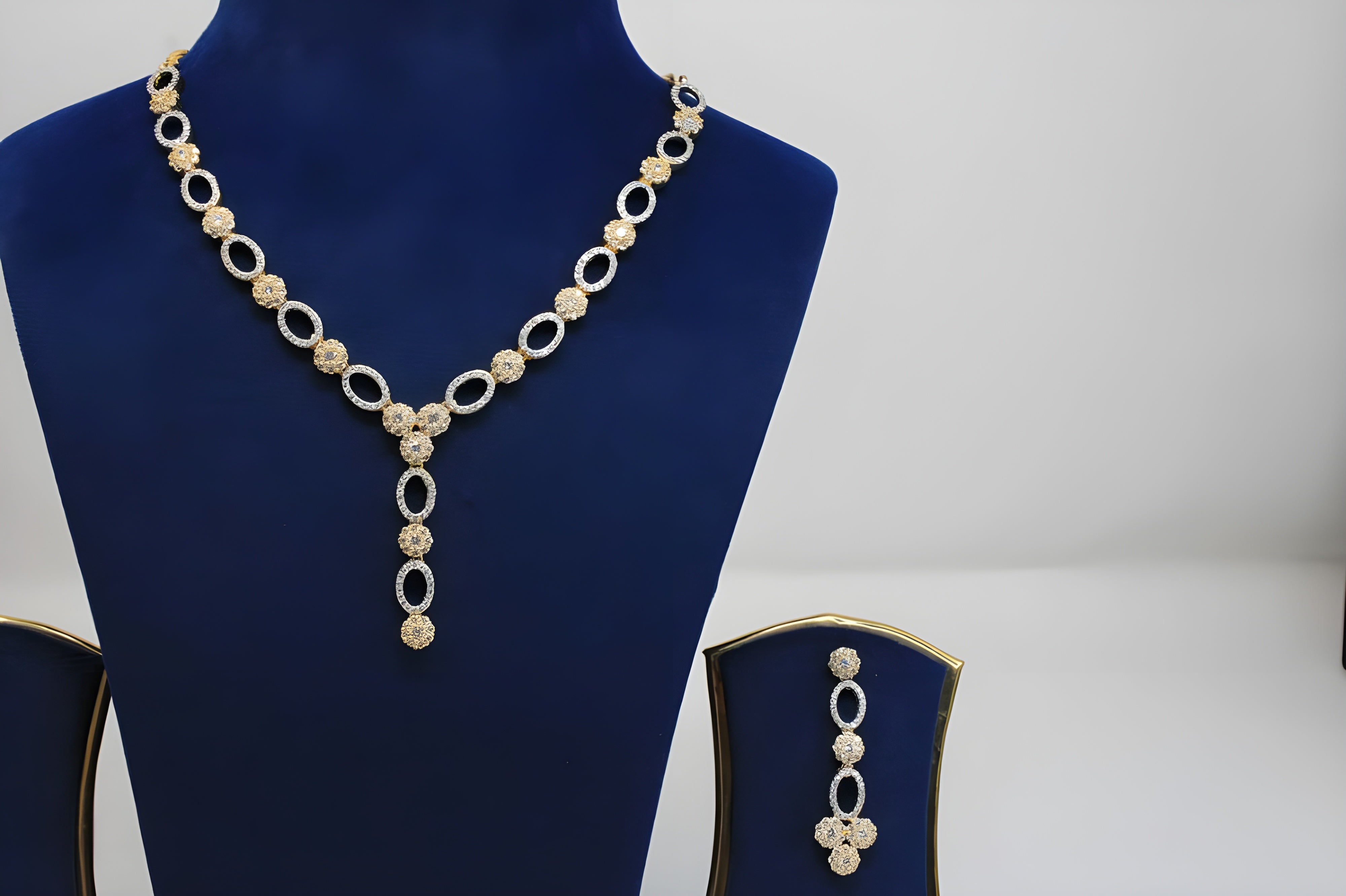 Golden Sparkle Circle Necklace Set