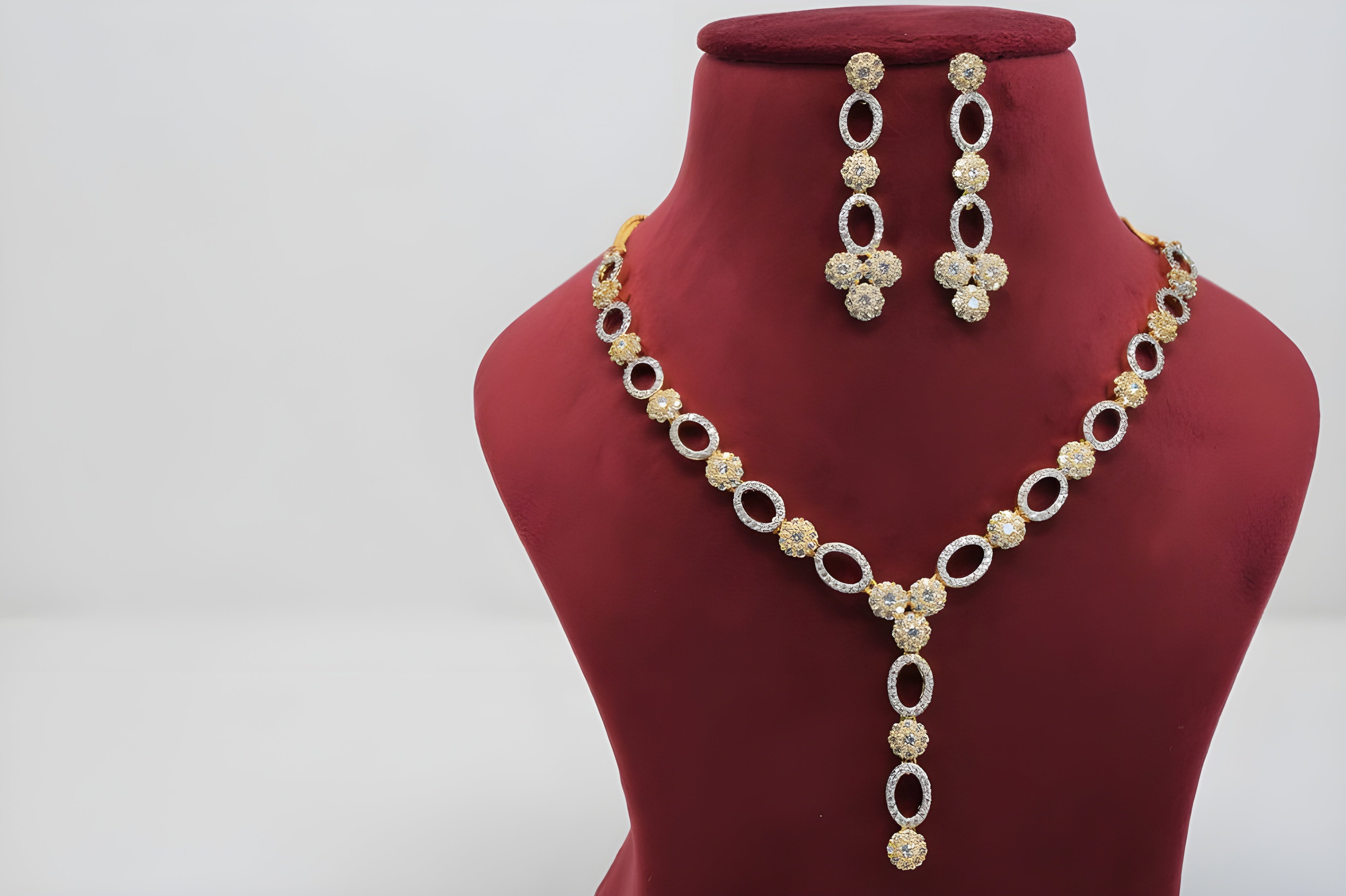 Golden Sparkle Circle Necklace Set