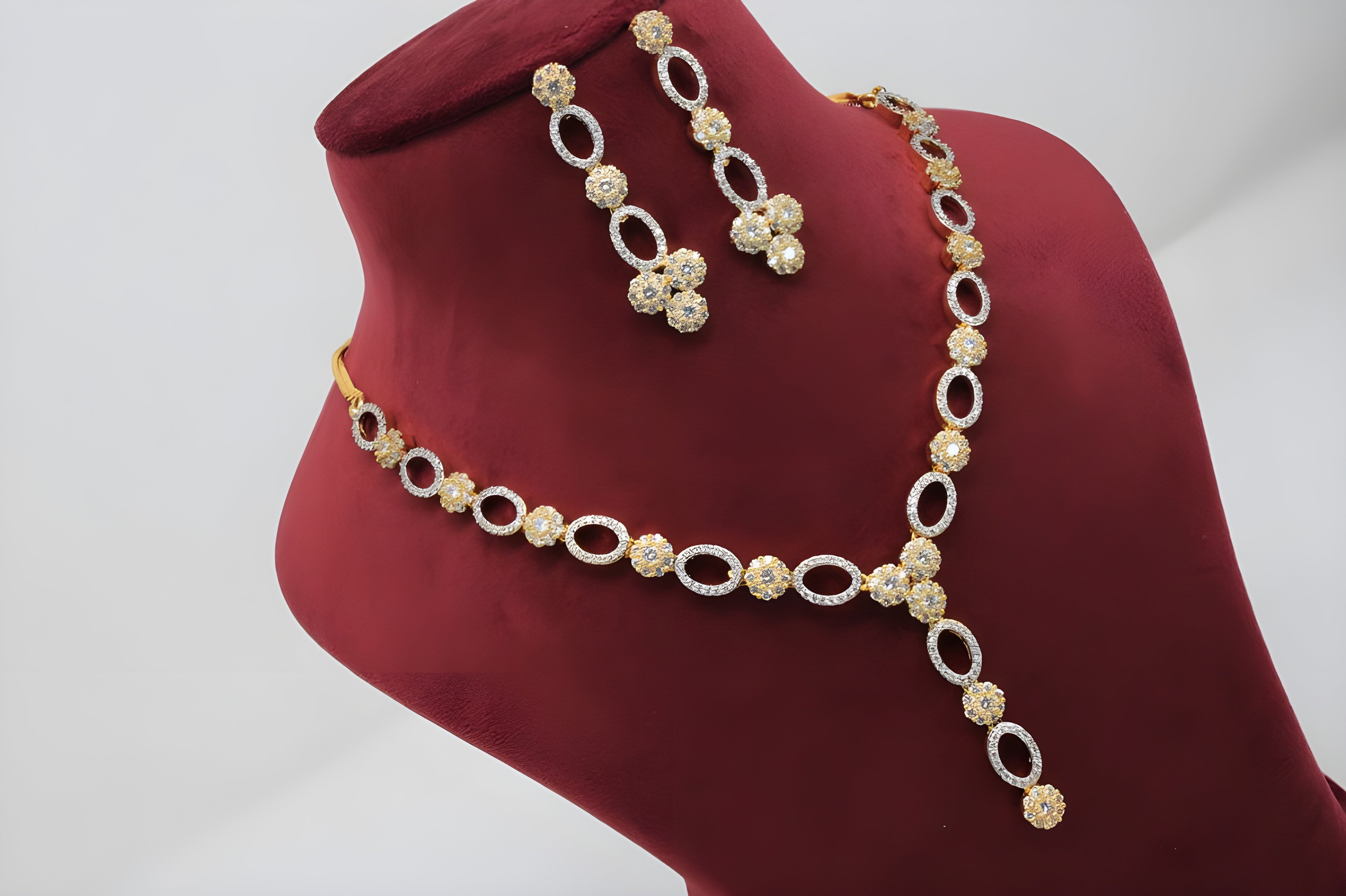 Golden Sparkle Circle Necklace Set