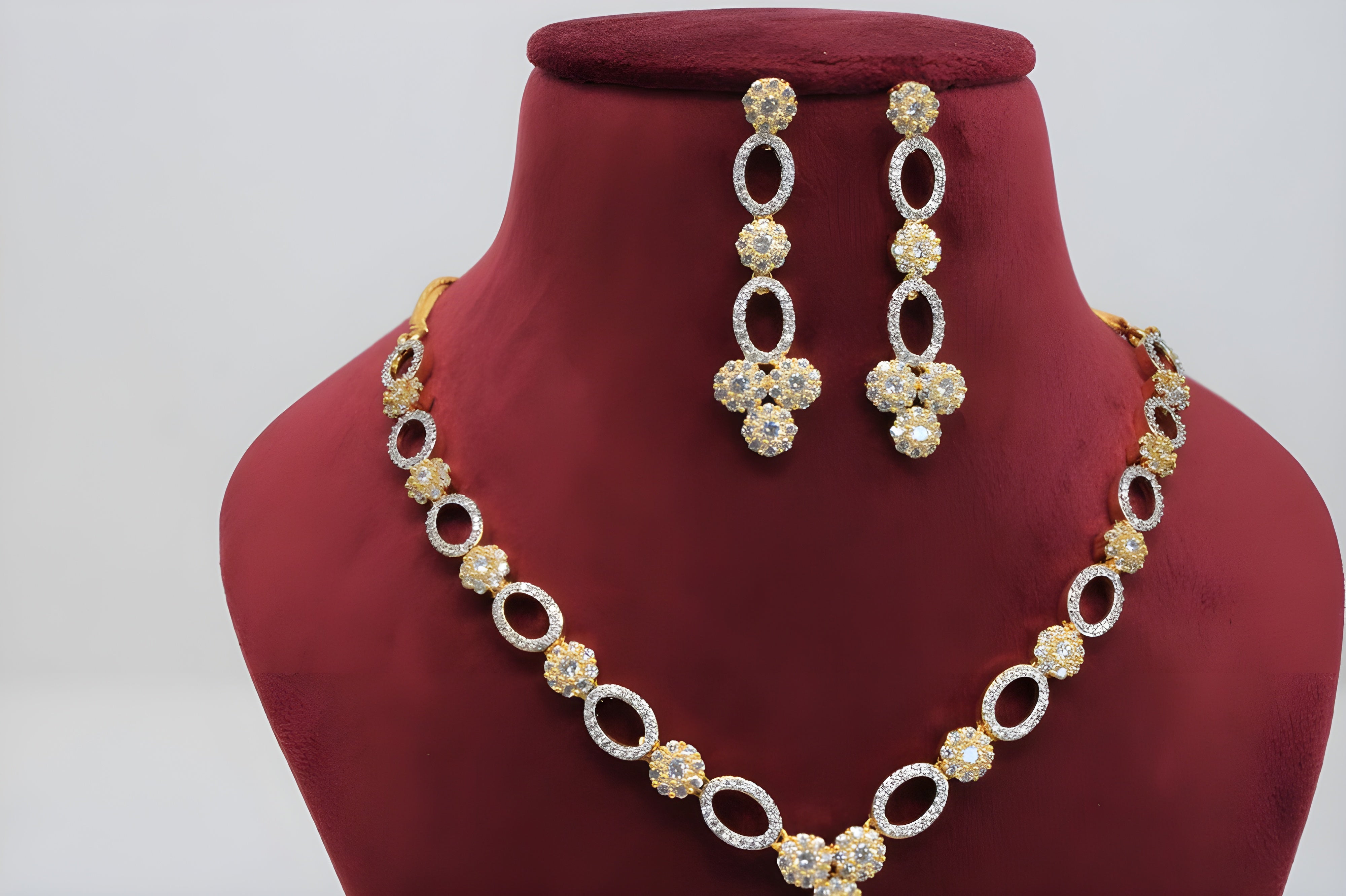 Golden Sparkle Circle Necklace Set