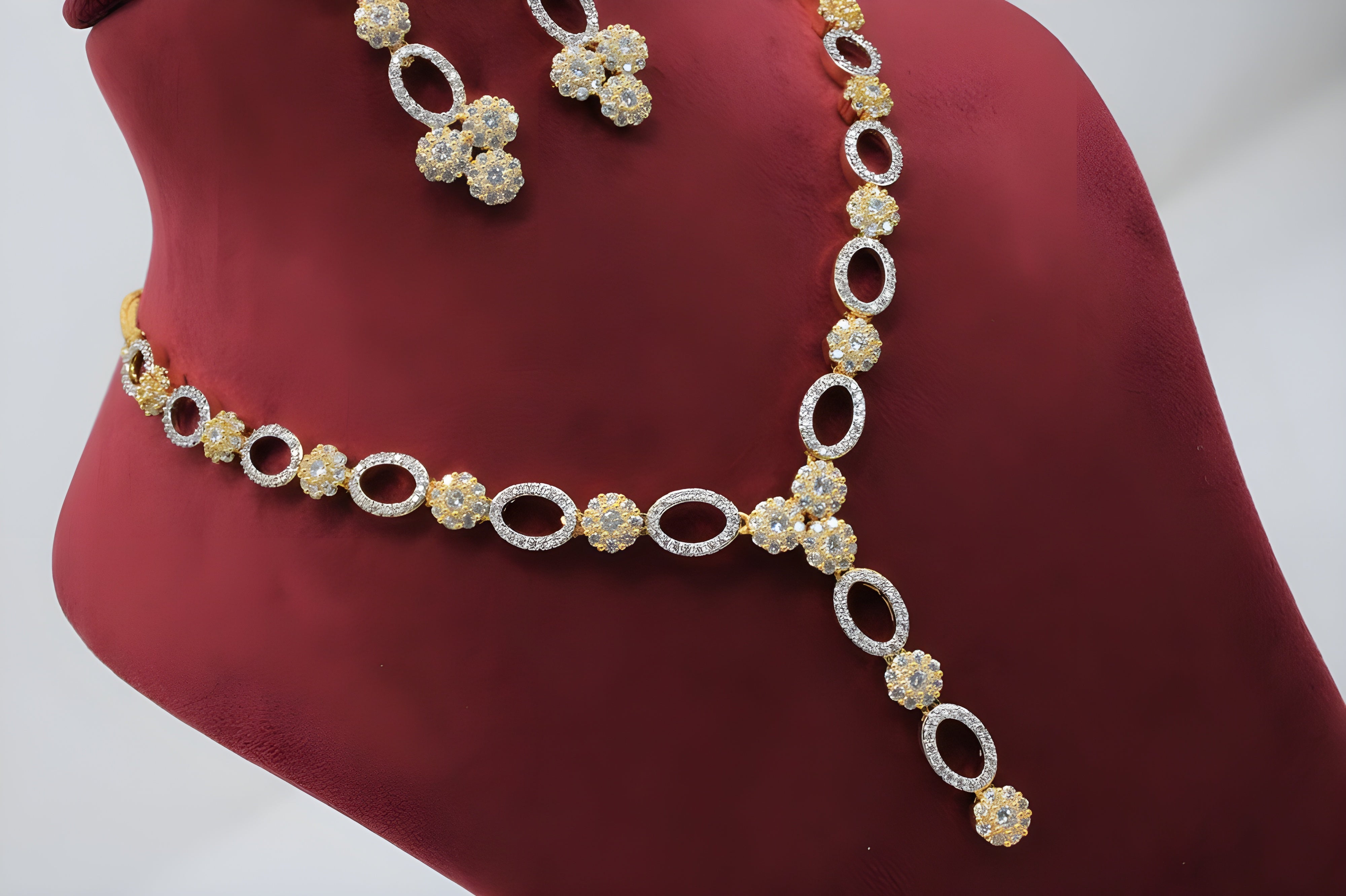 Golden Sparkle Circle Necklace Set