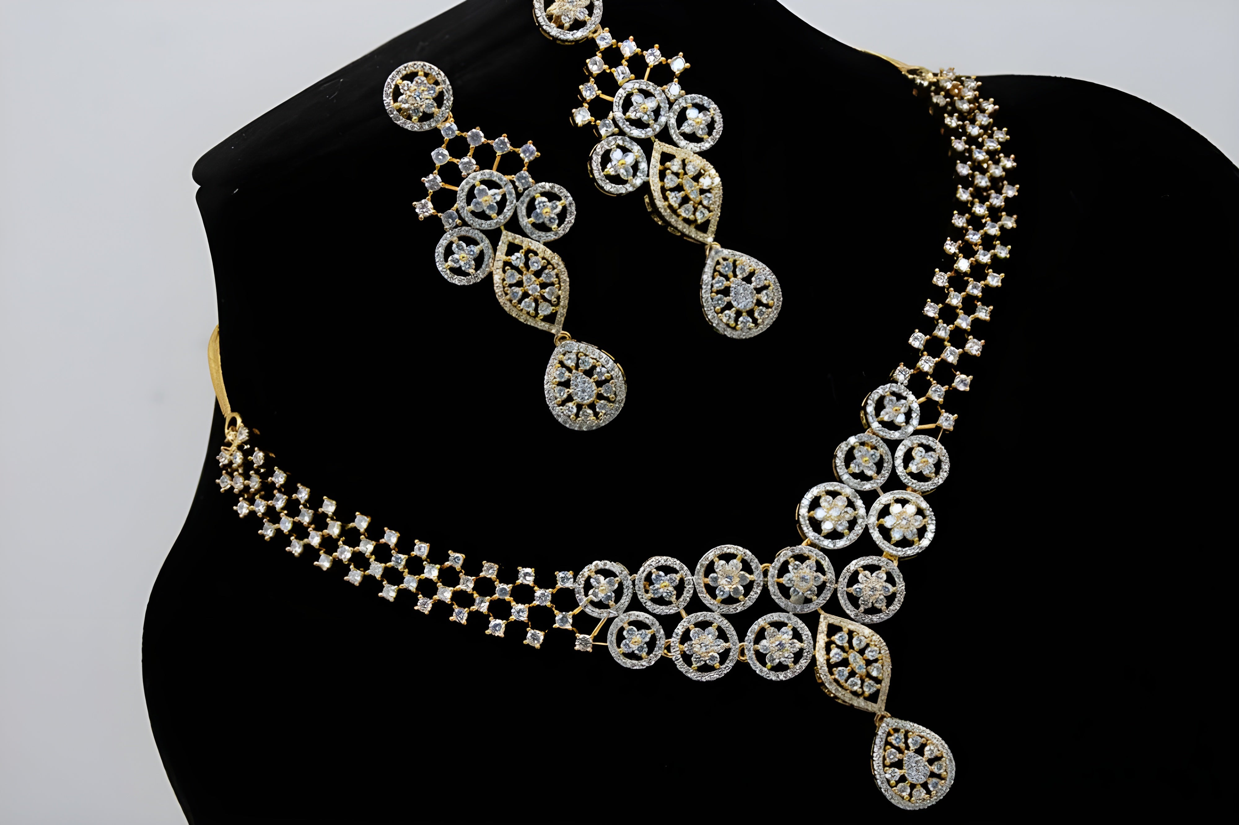 Golden Starry Sparkle Necklace Set