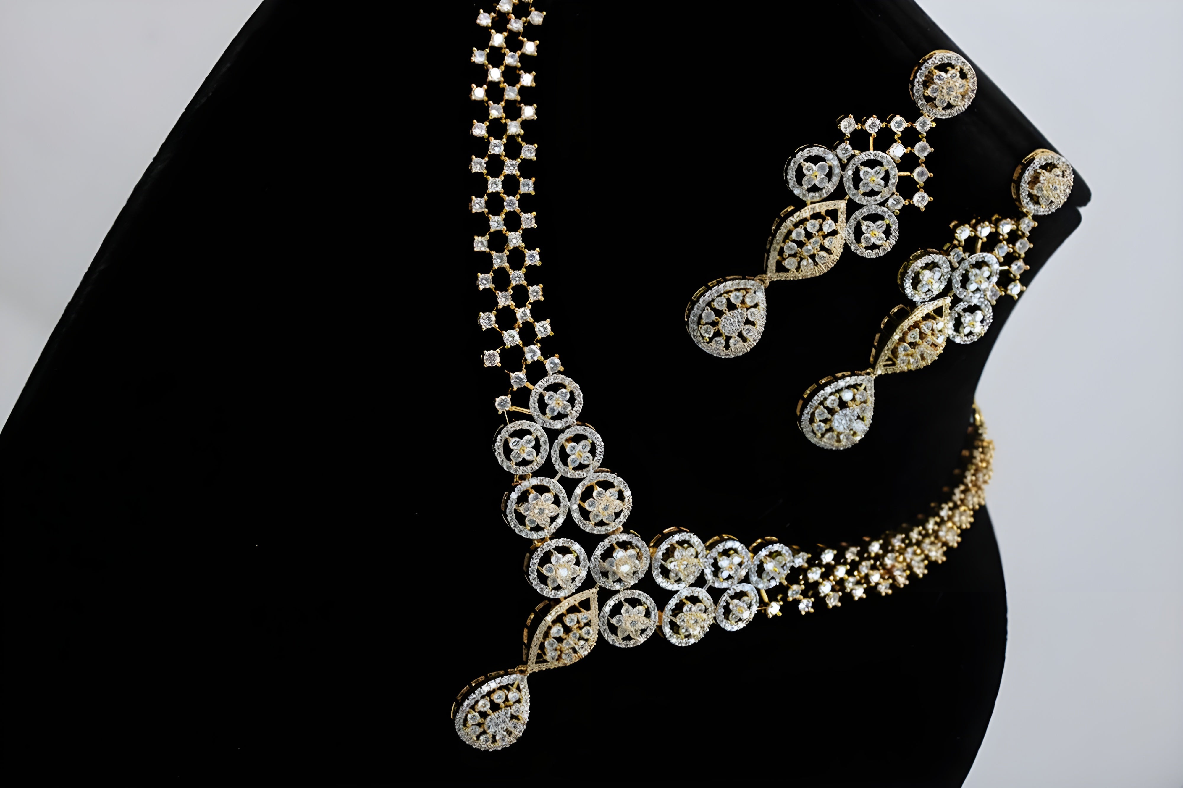 Golden Starry Sparkle Necklace Set