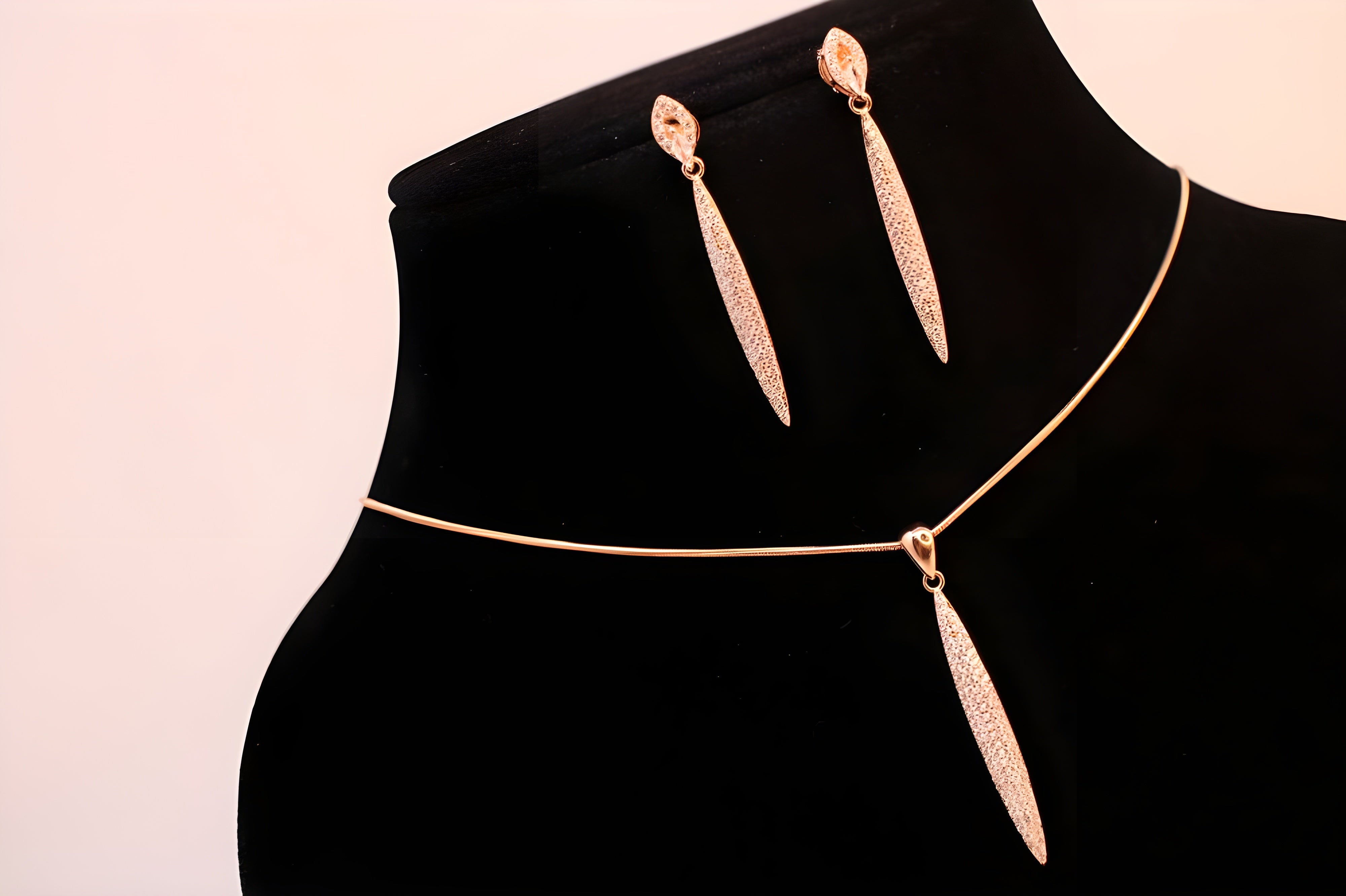 Rose Gold Tapered Elegance Jewelry Set - Minimalist Drop Earrings & Pendant with Textured Finish