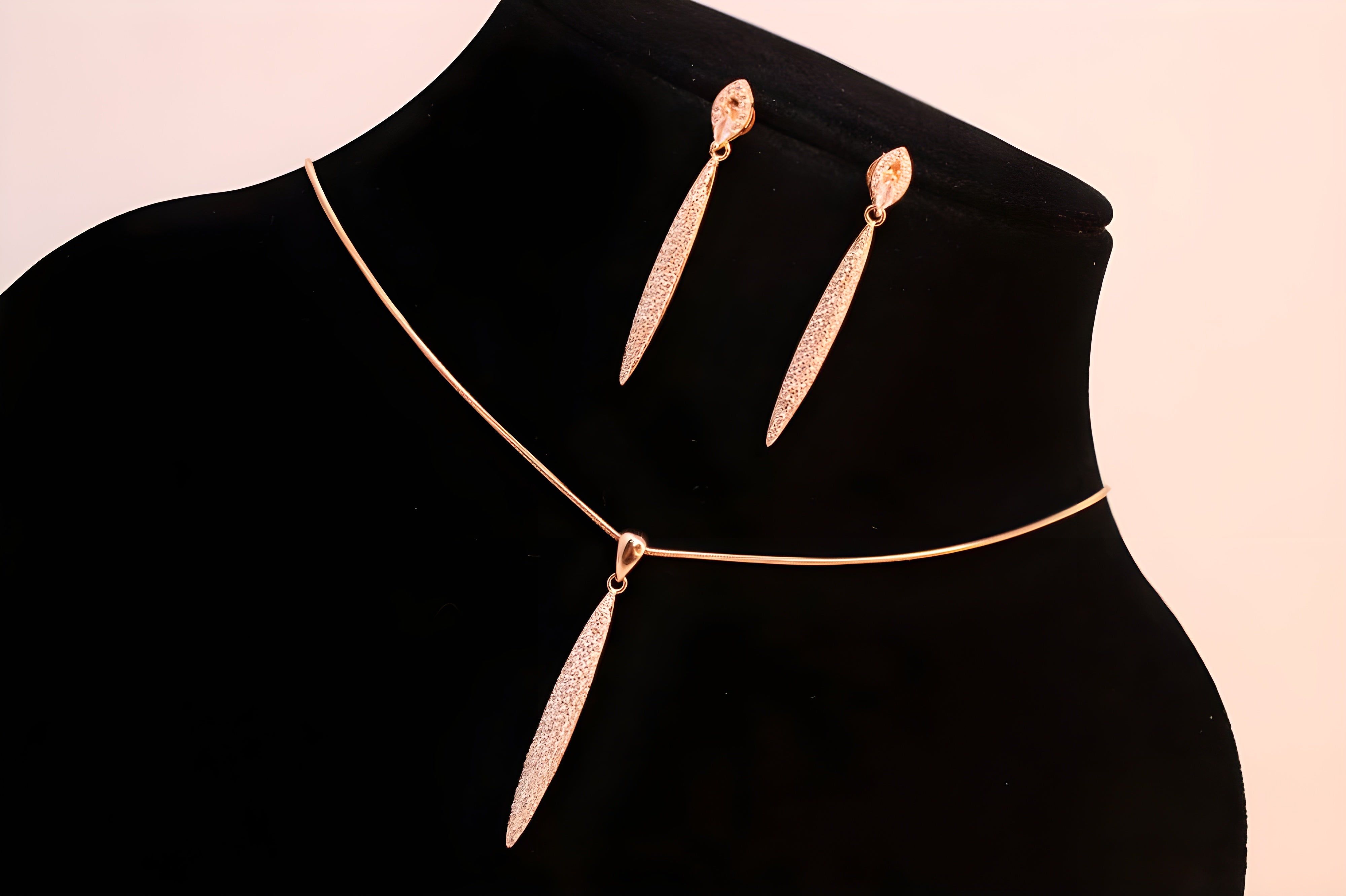 Rose Gold Tapered Elegance Jewelry Set - Minimalist Drop Earrings & Pendant with Textured Finish