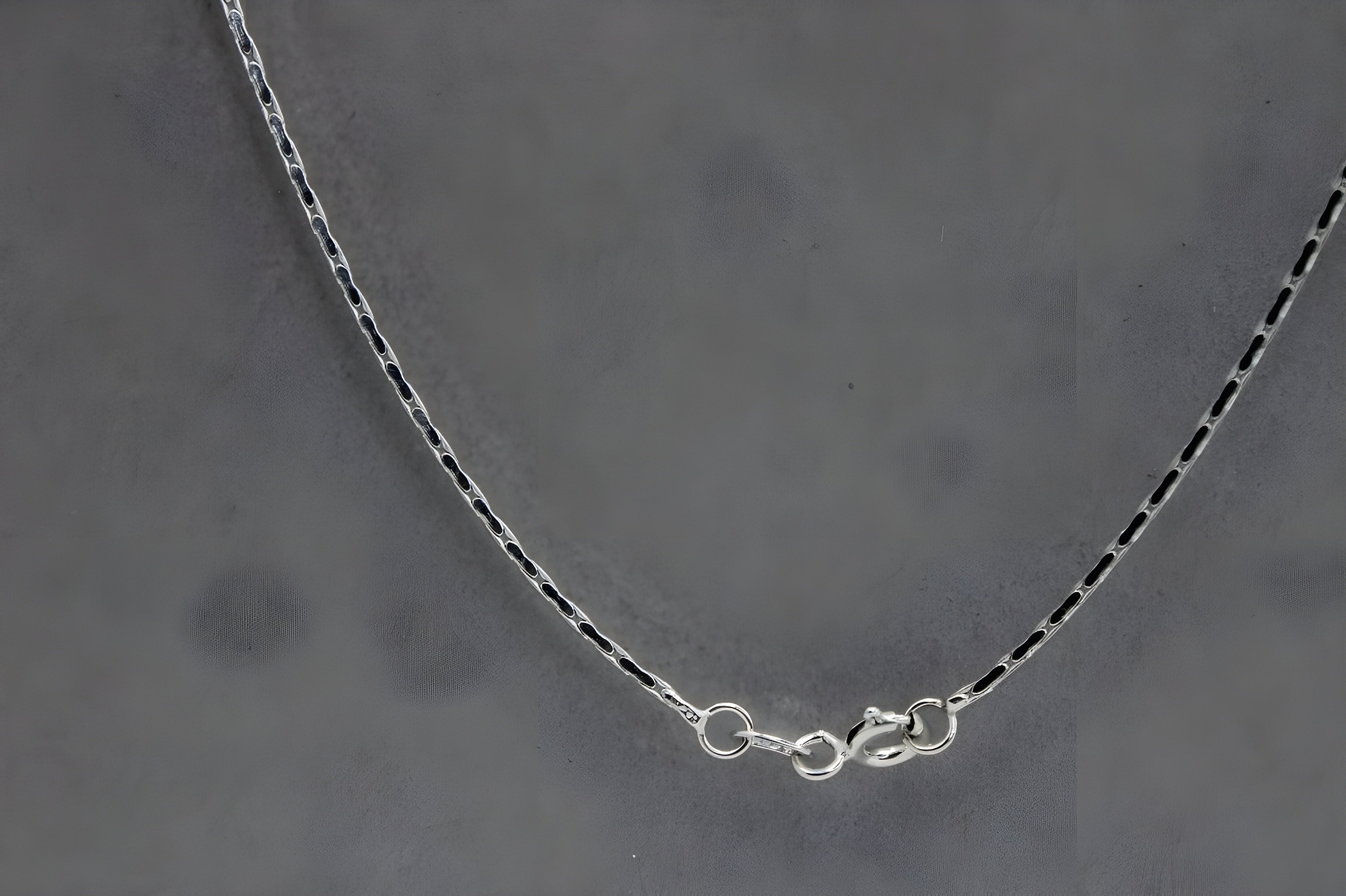 Stylish Silver Venetian Box Chain