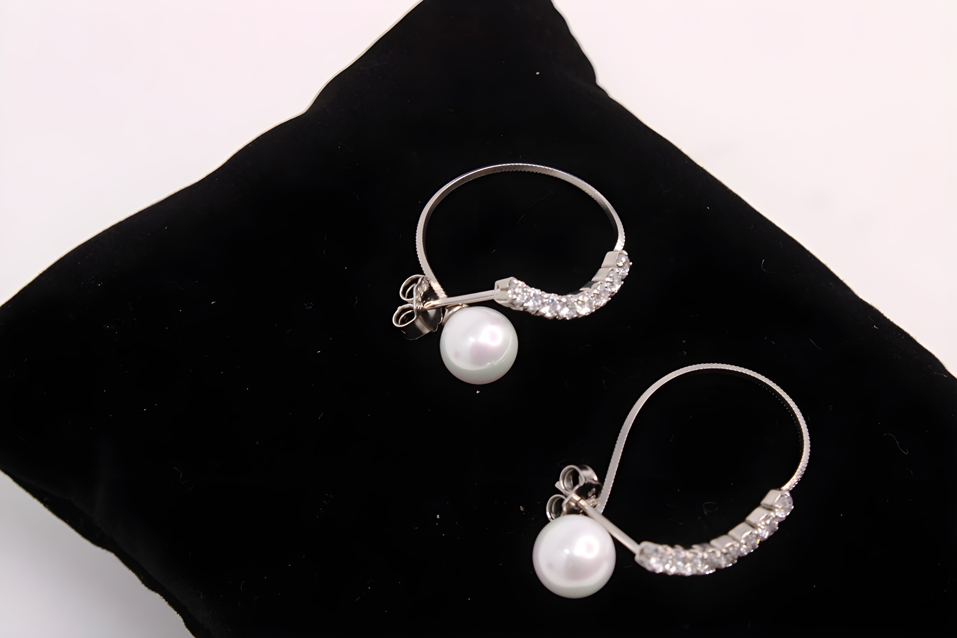 Sterling Silver Gleam VeeLux Premium Crystal Pearl Sleek Earrings