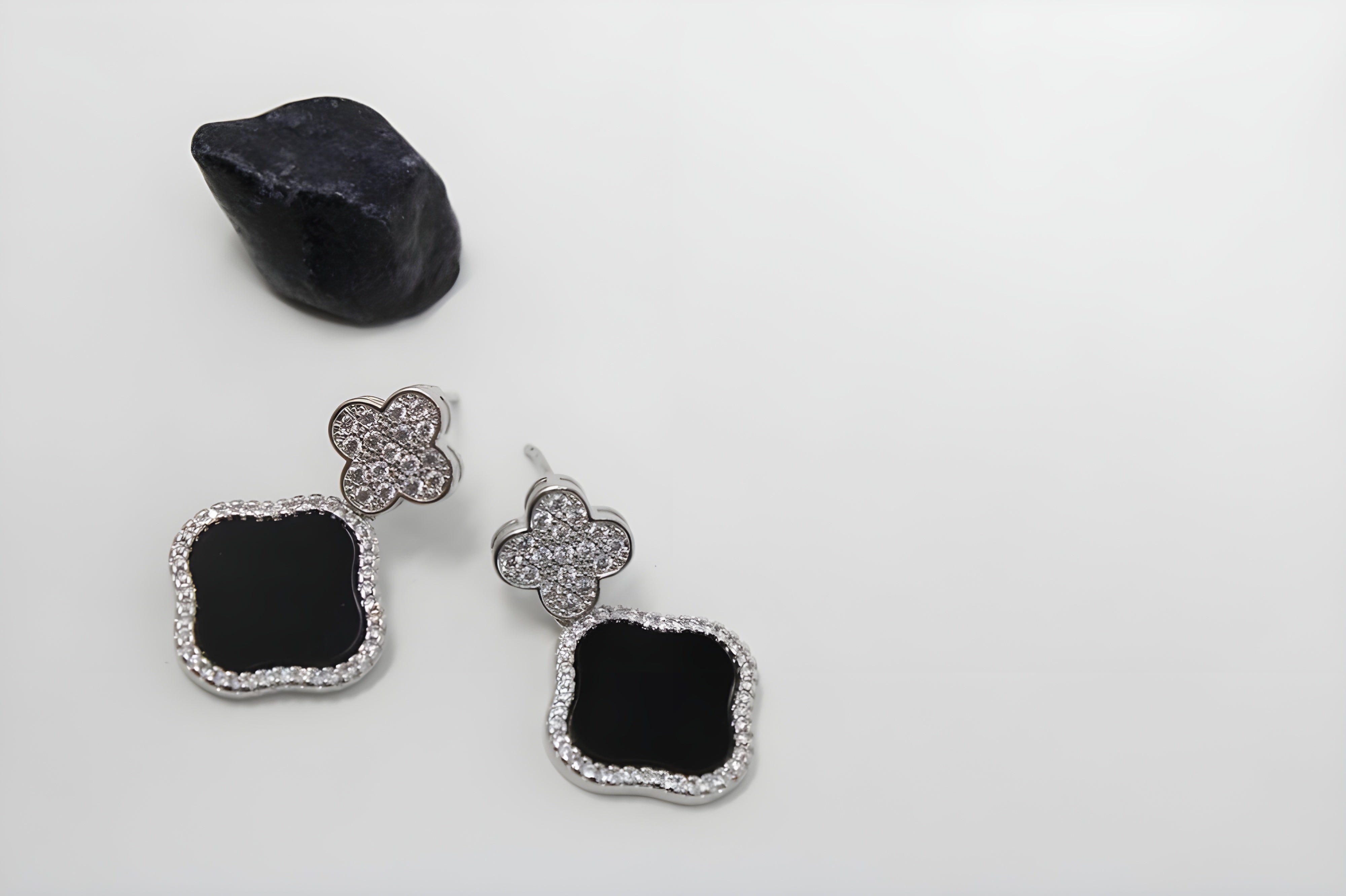 https://veeves.com/collections/veeves-dates_night_jewelry