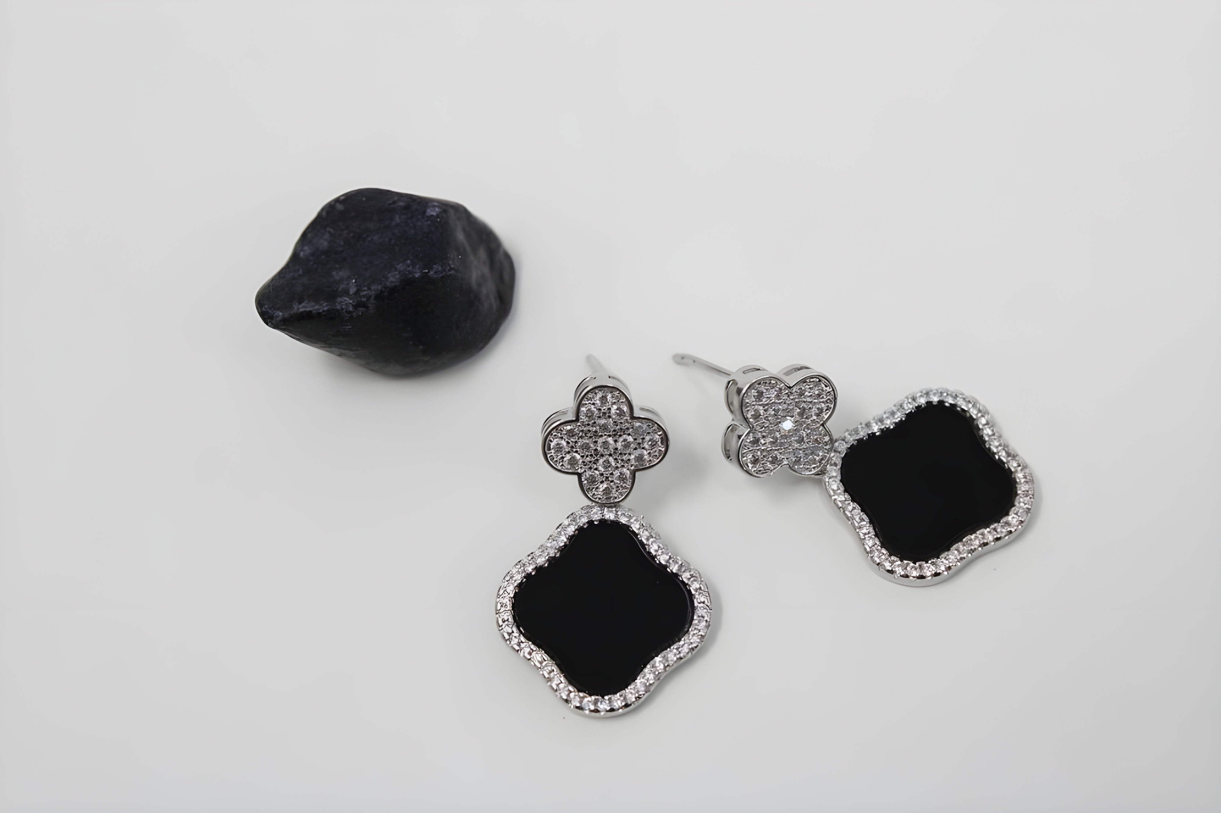 https://veeves.com/collections/veeves-dates_night_jewelry