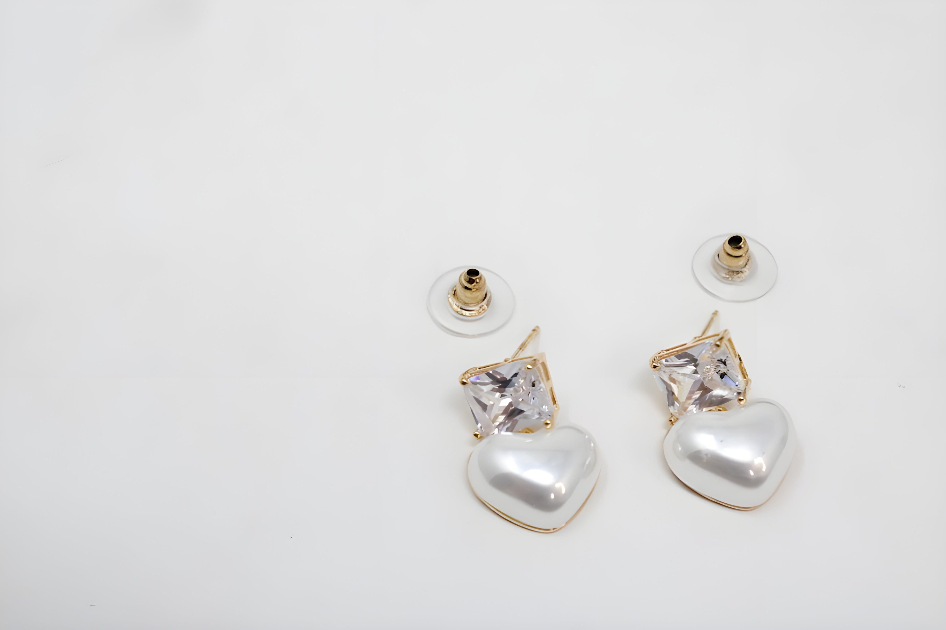 Sparkling Affection: Pearl and Crystal Heart Earrings