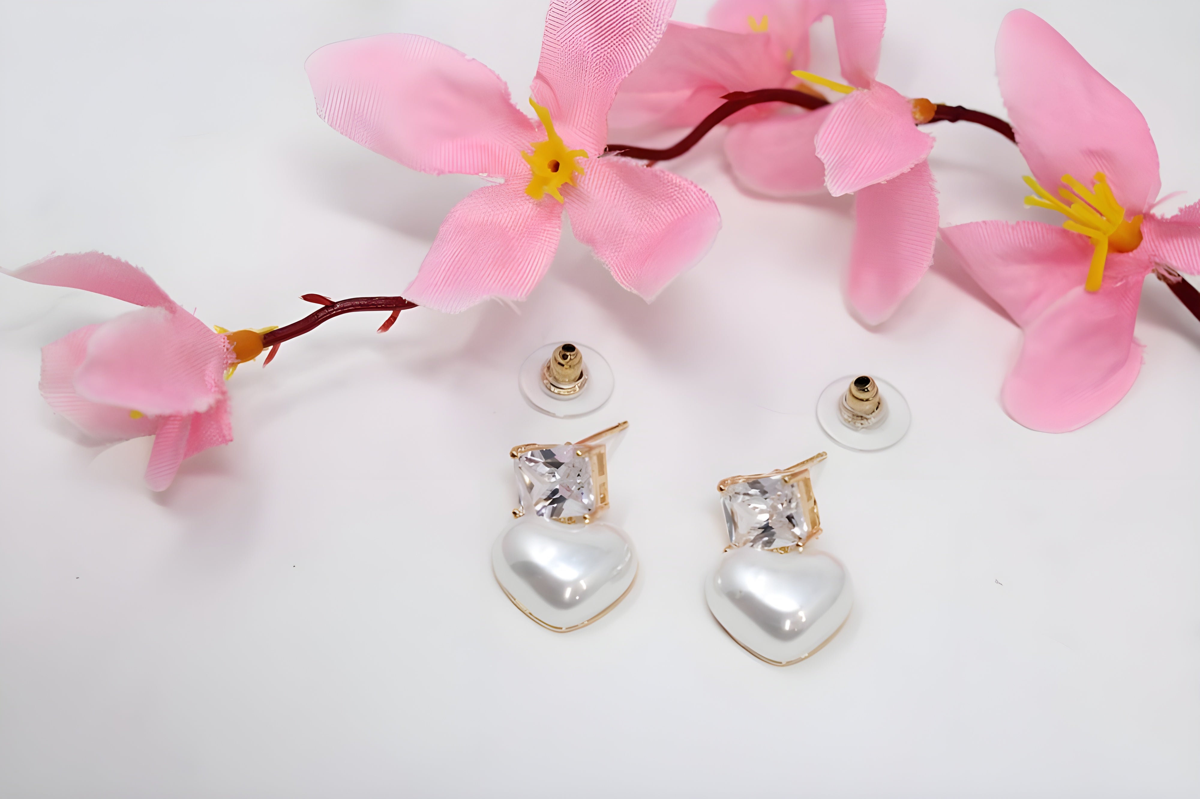 Sparkling Affection: Pearl and Crystal Heart Earrings