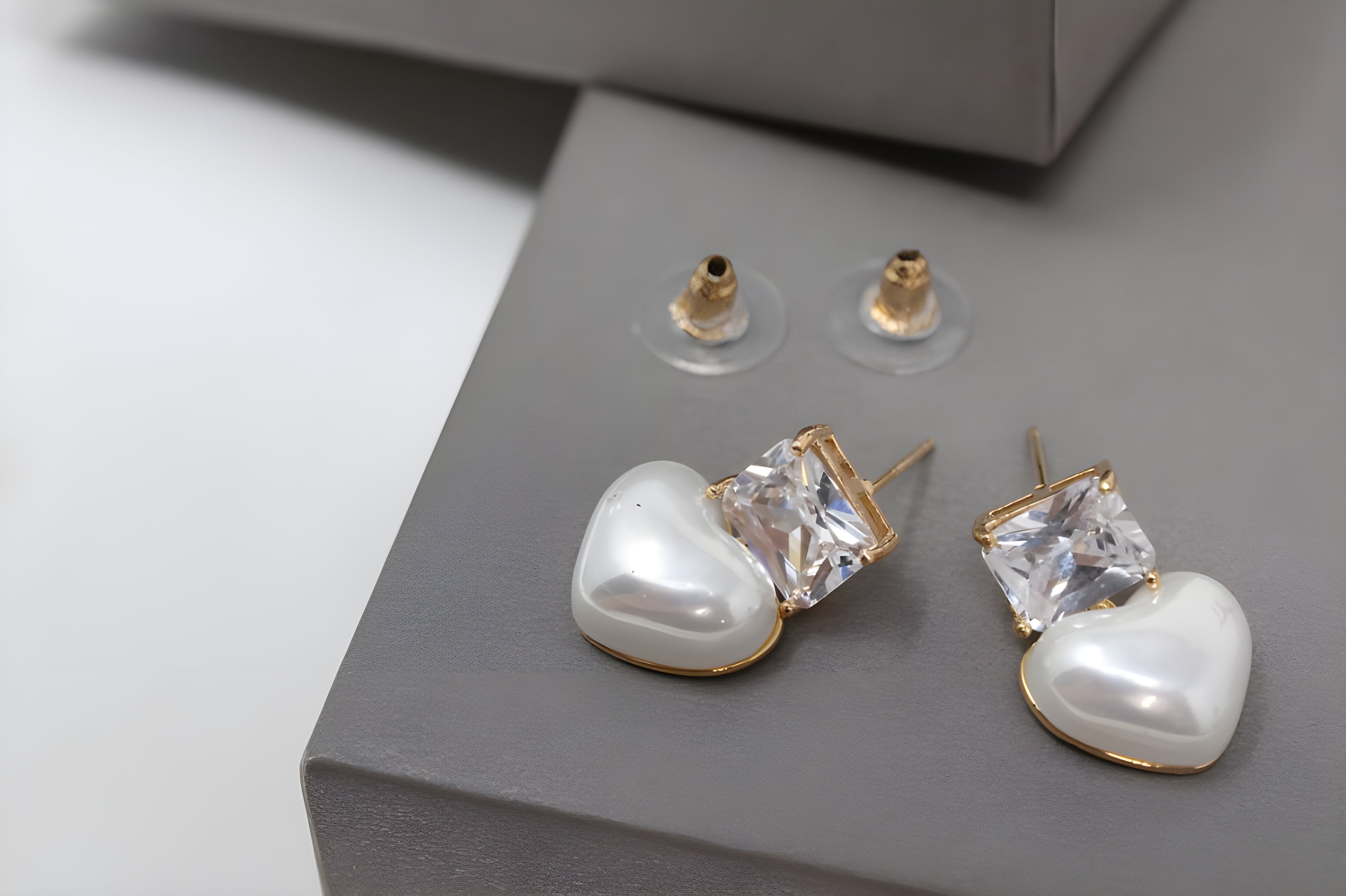 Sparkling Affection: Pearl and Crystal Heart Earrings