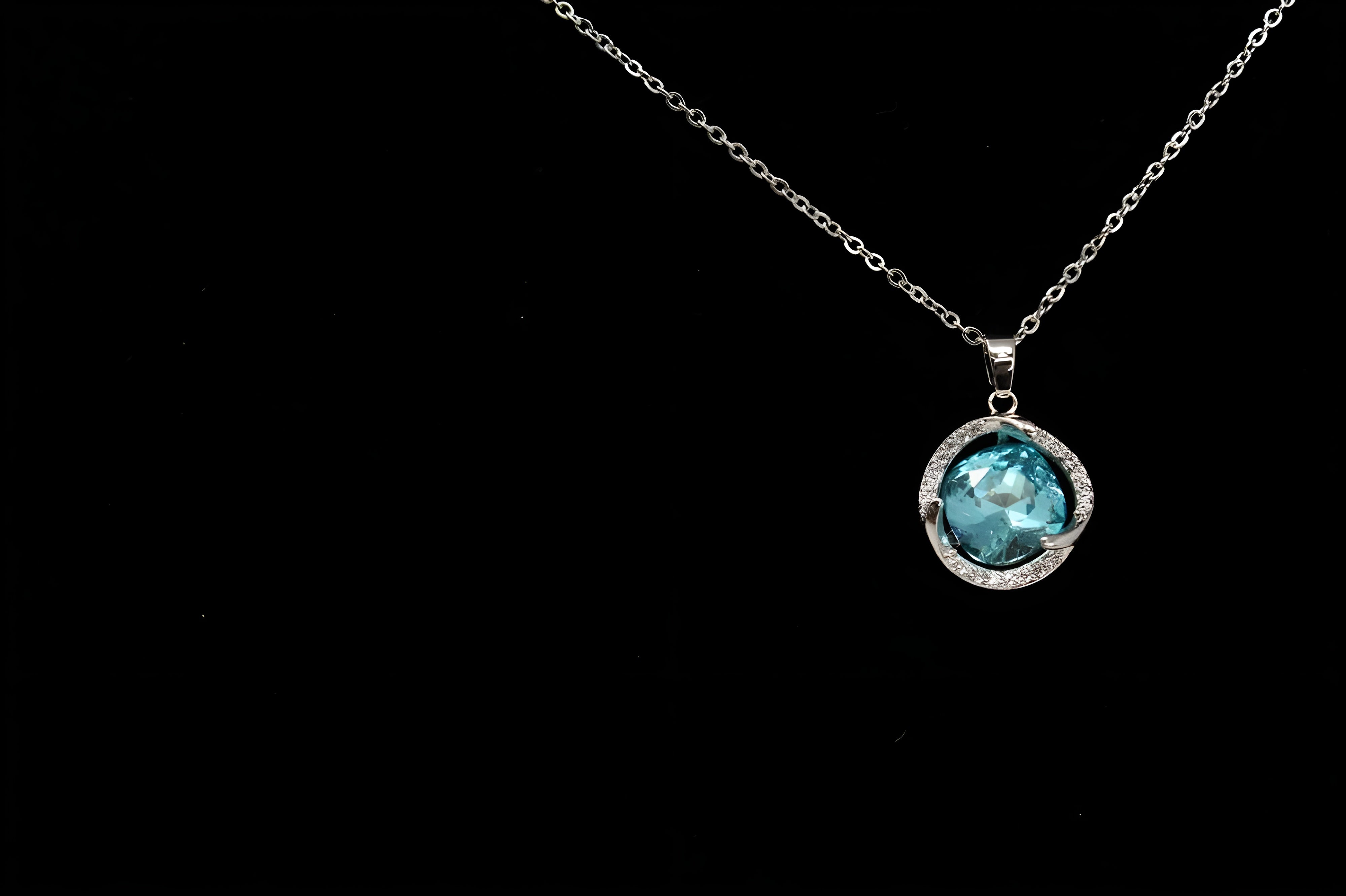 Enchanting Blue Crystal Pendant Set