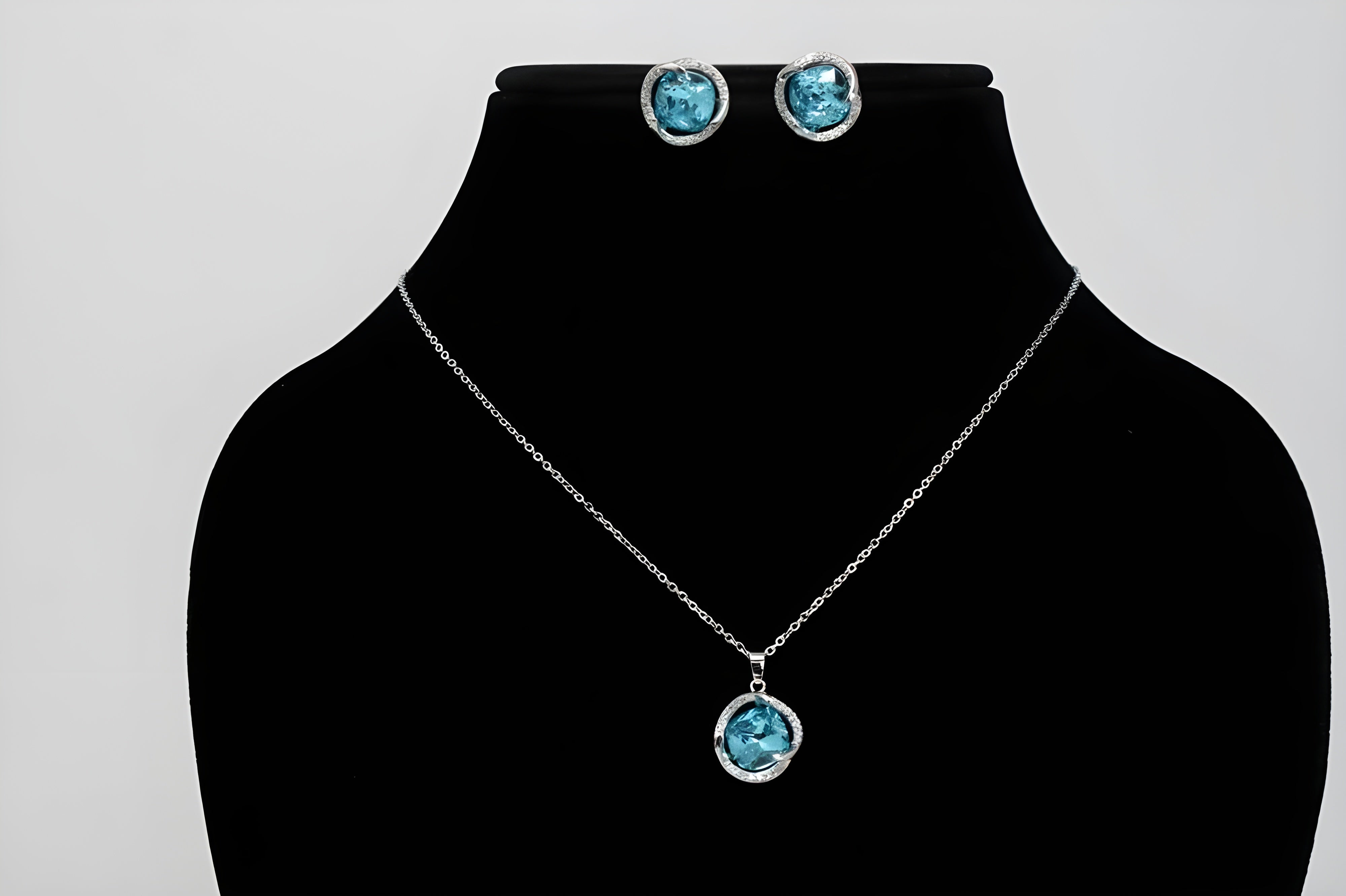 Enchanting Blue Crystal Pendant Set