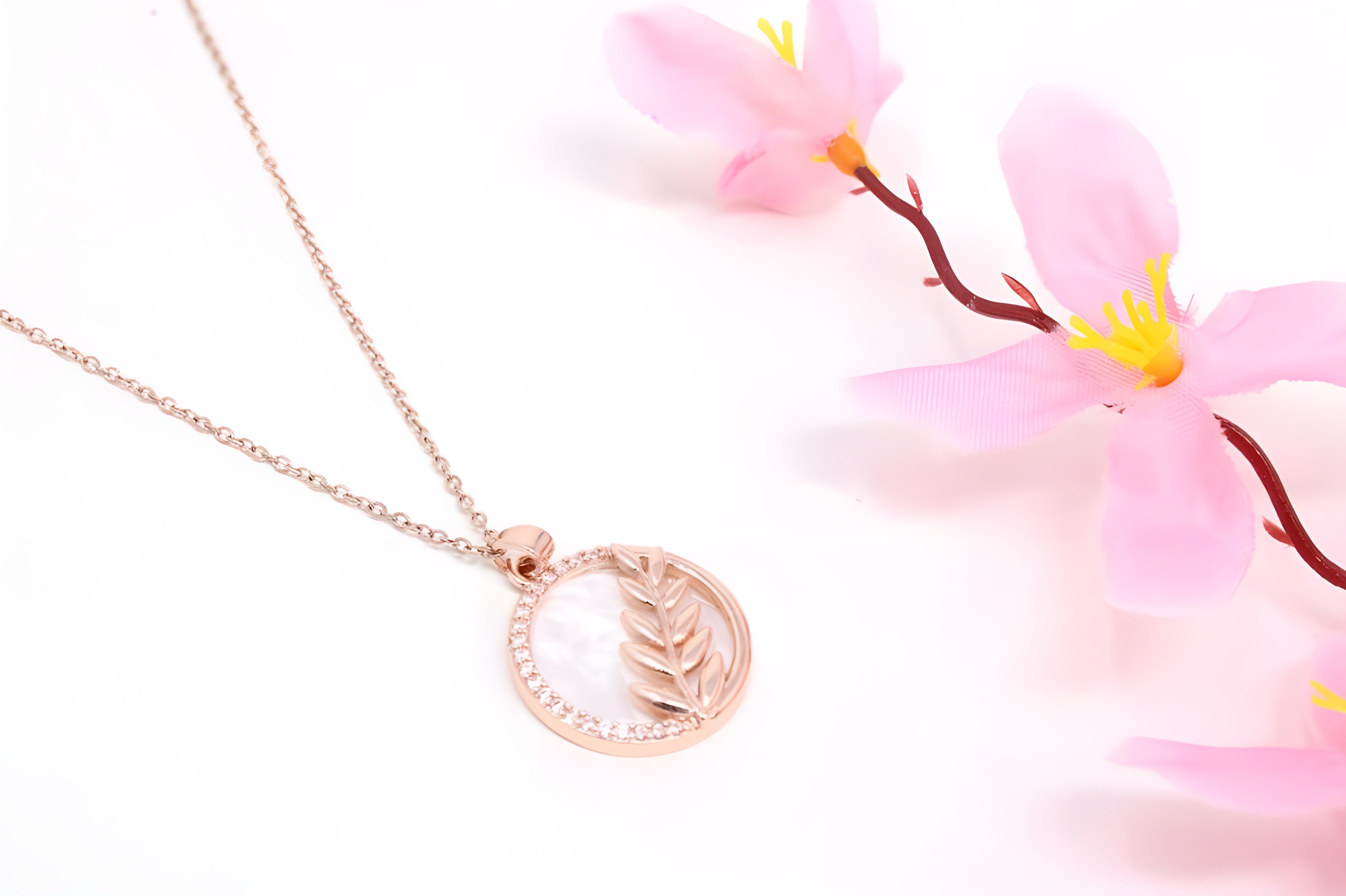 Enchanted Leaf Circle Pendant Set