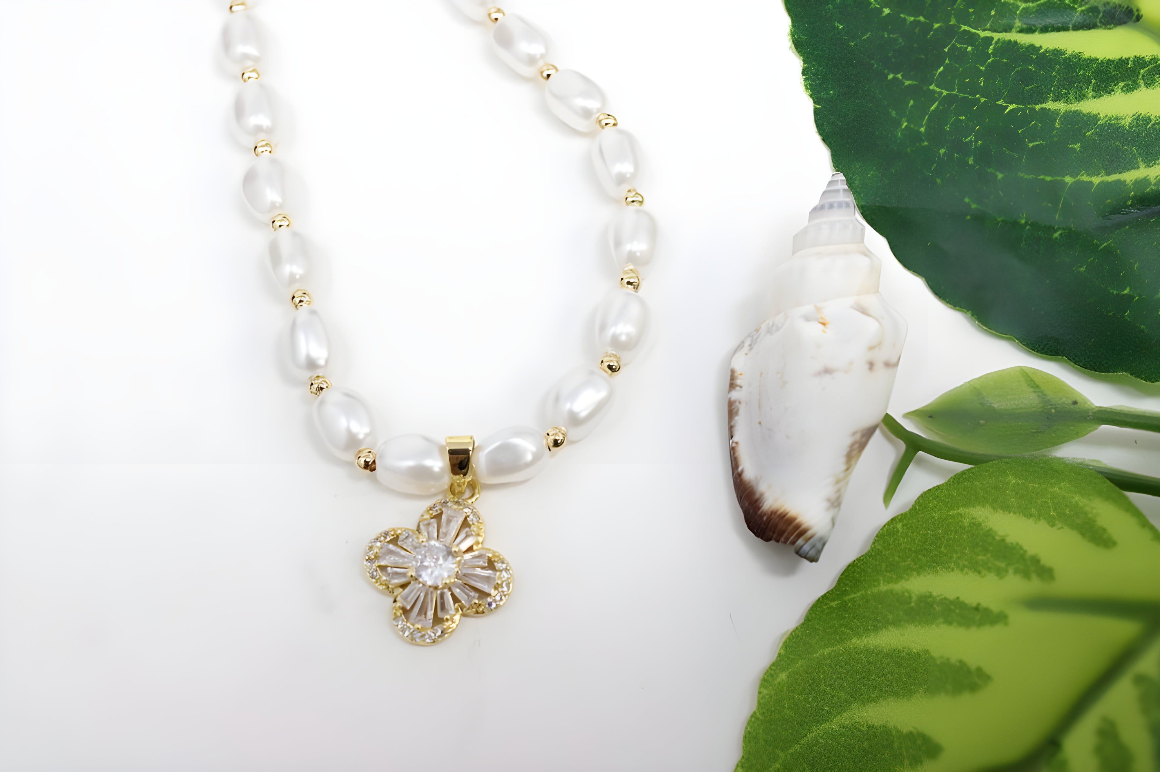 Lucky Leaf Pearl Pendant Set