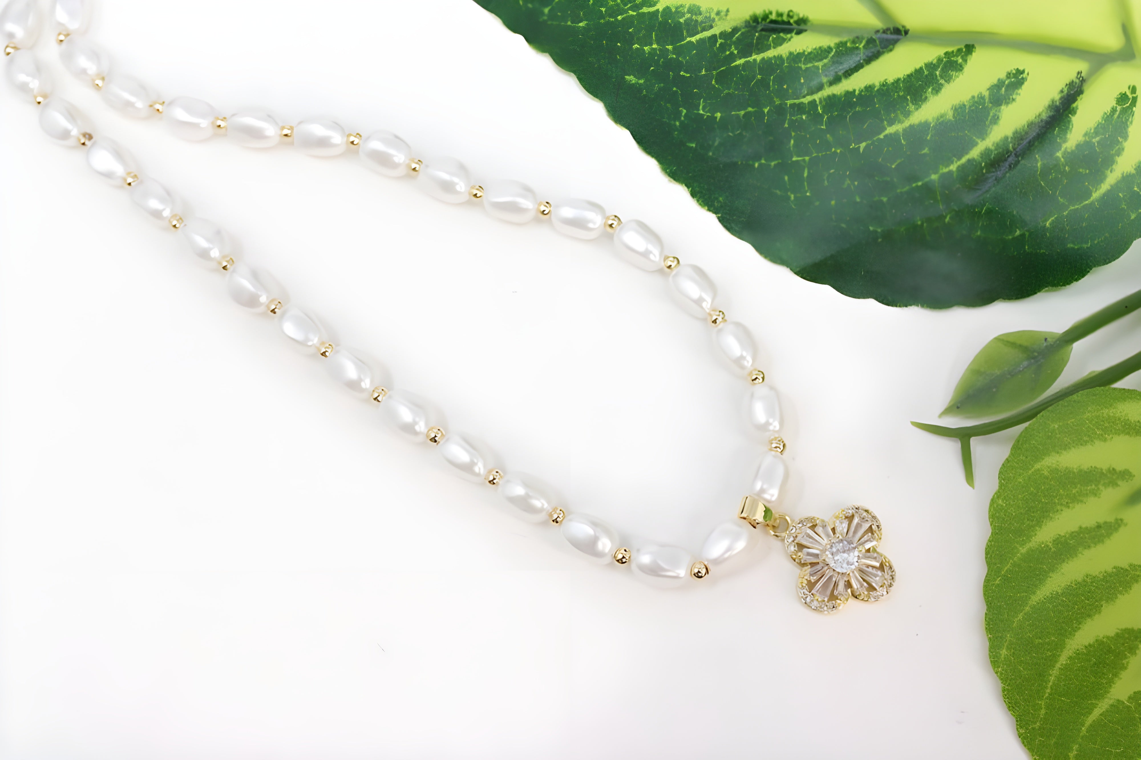 Lucky Leaf Pearl Pendant Set