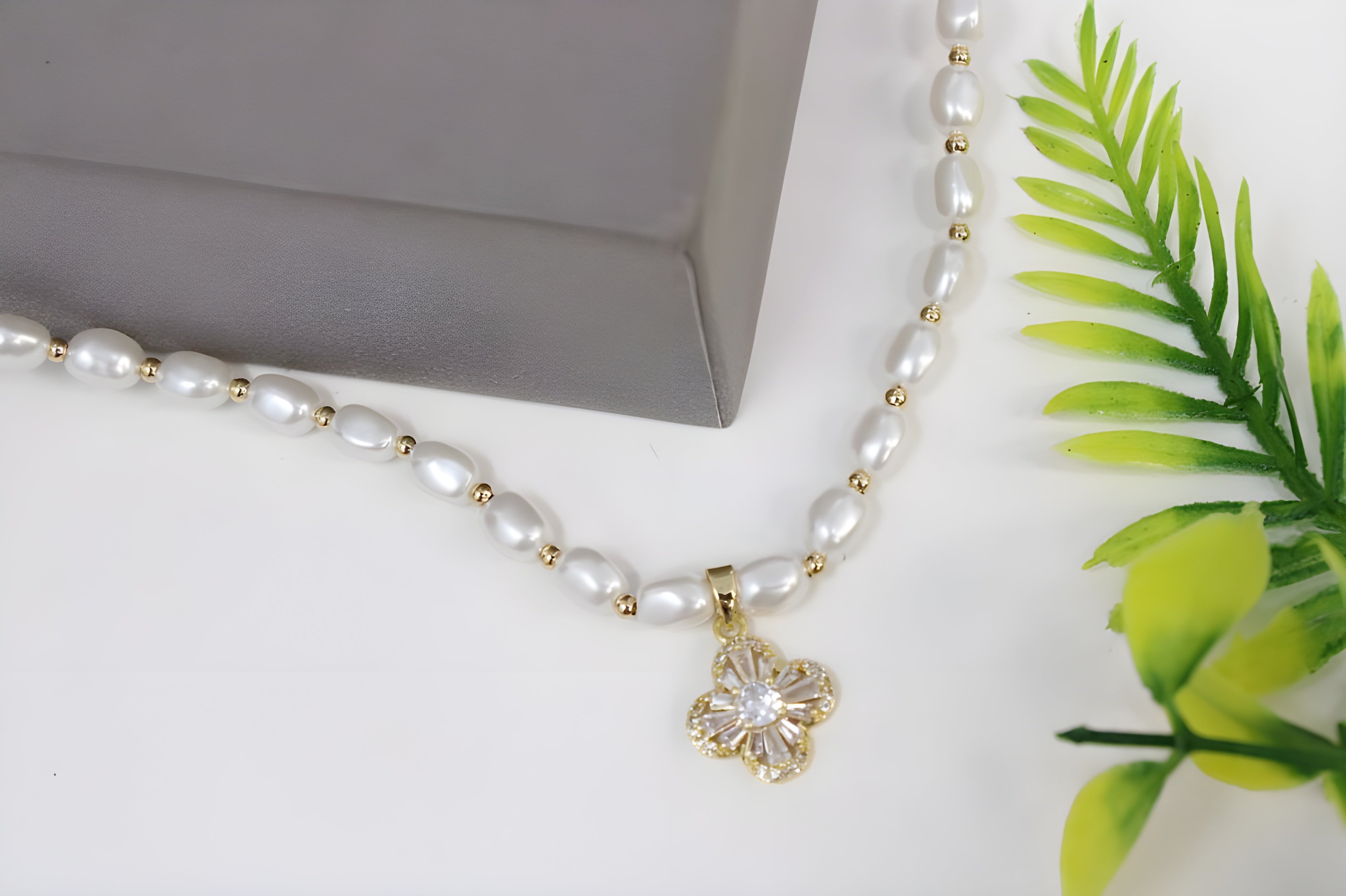 Lucky Leaf Pearl Pendant Set