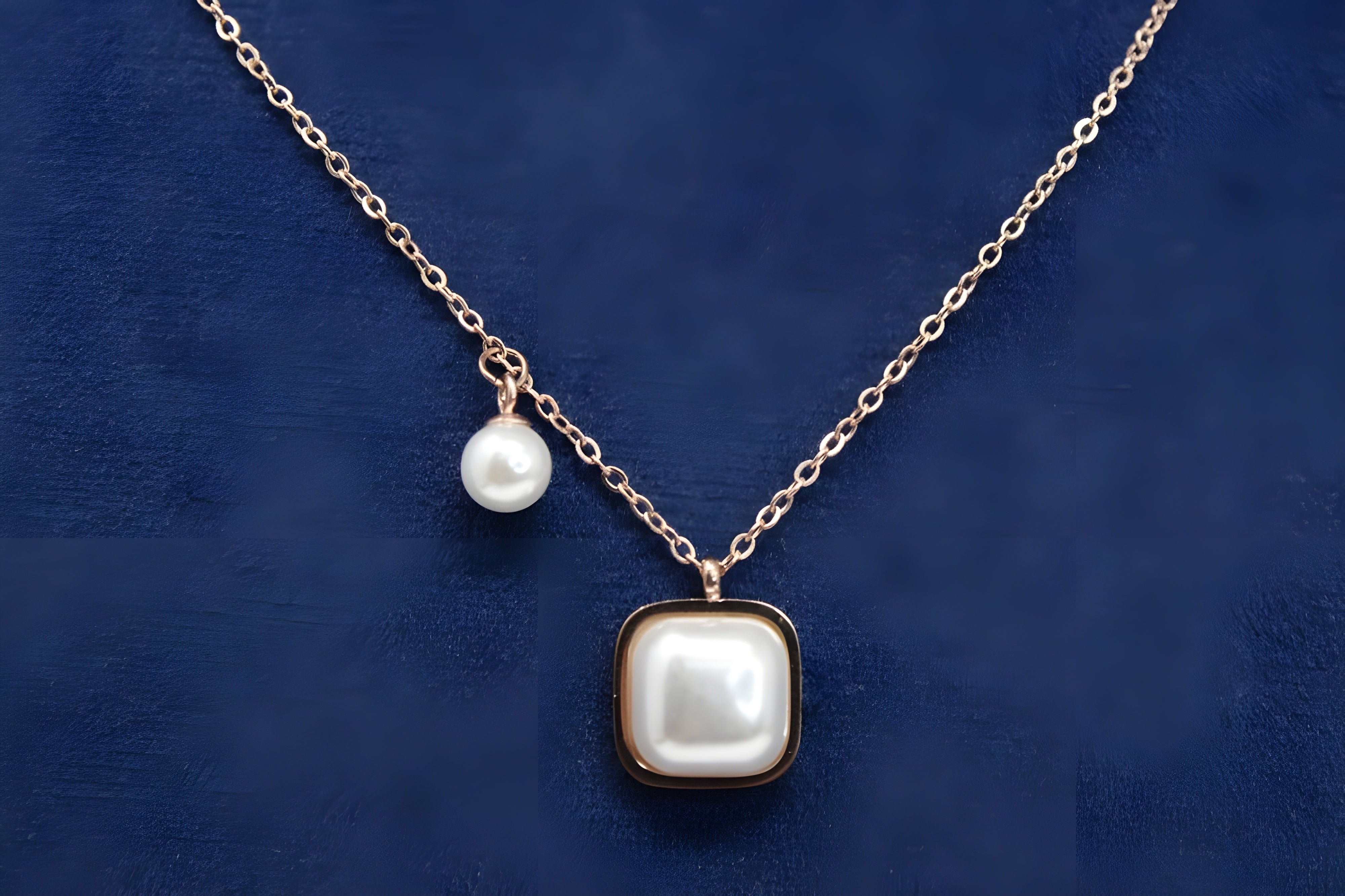 Golden Elegance Pearl Pendant Set