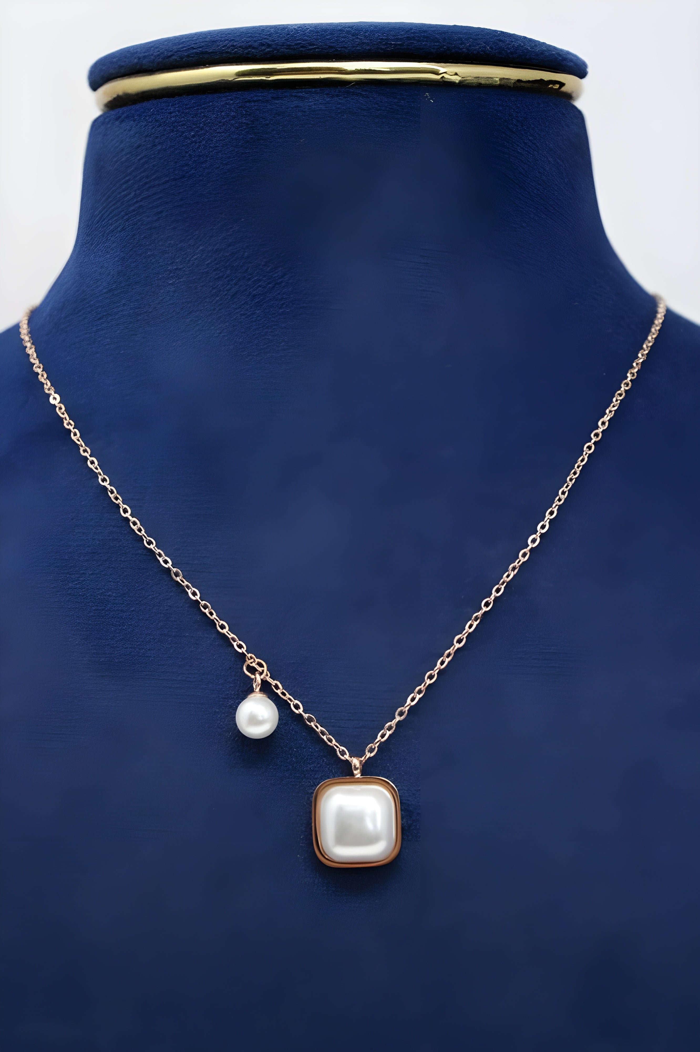 Golden Elegance Pearl Pendant Set