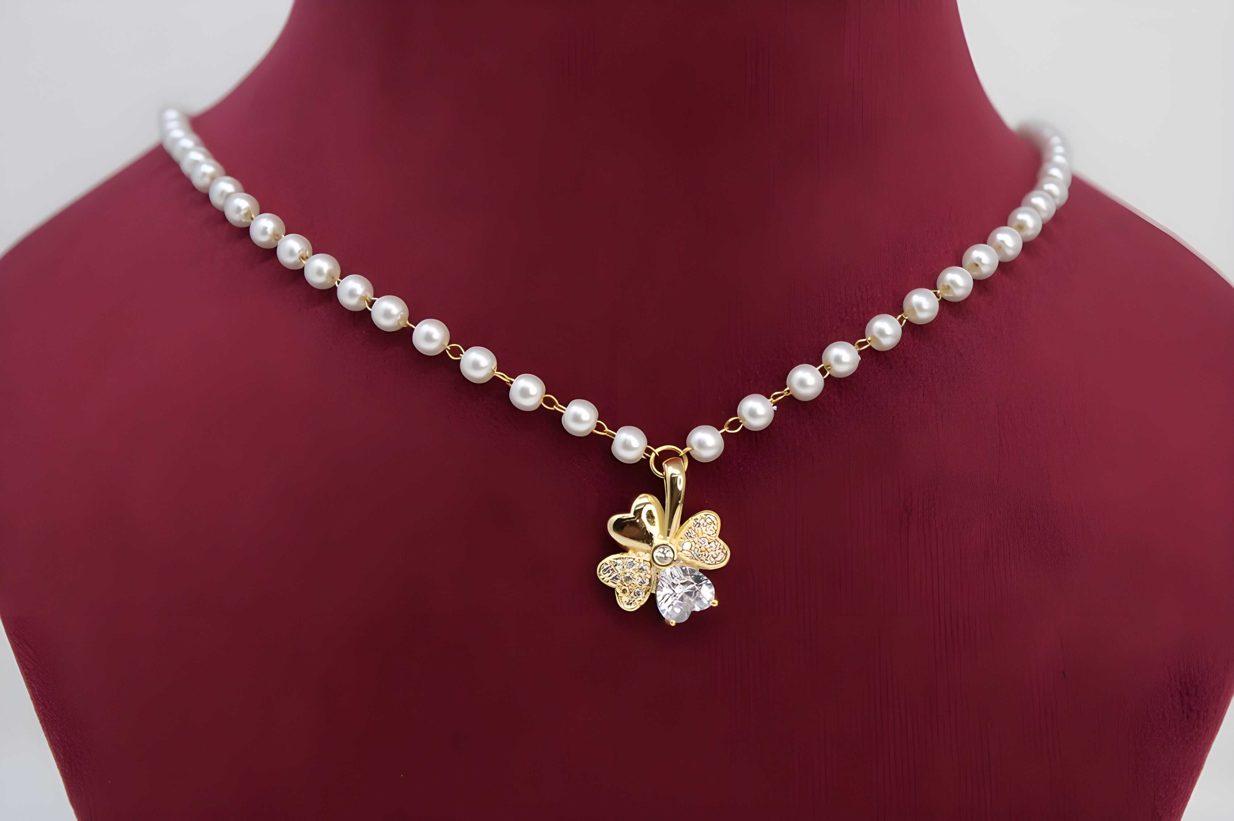 Lucky Leaf Golden Pearl Crystal Pendant Set