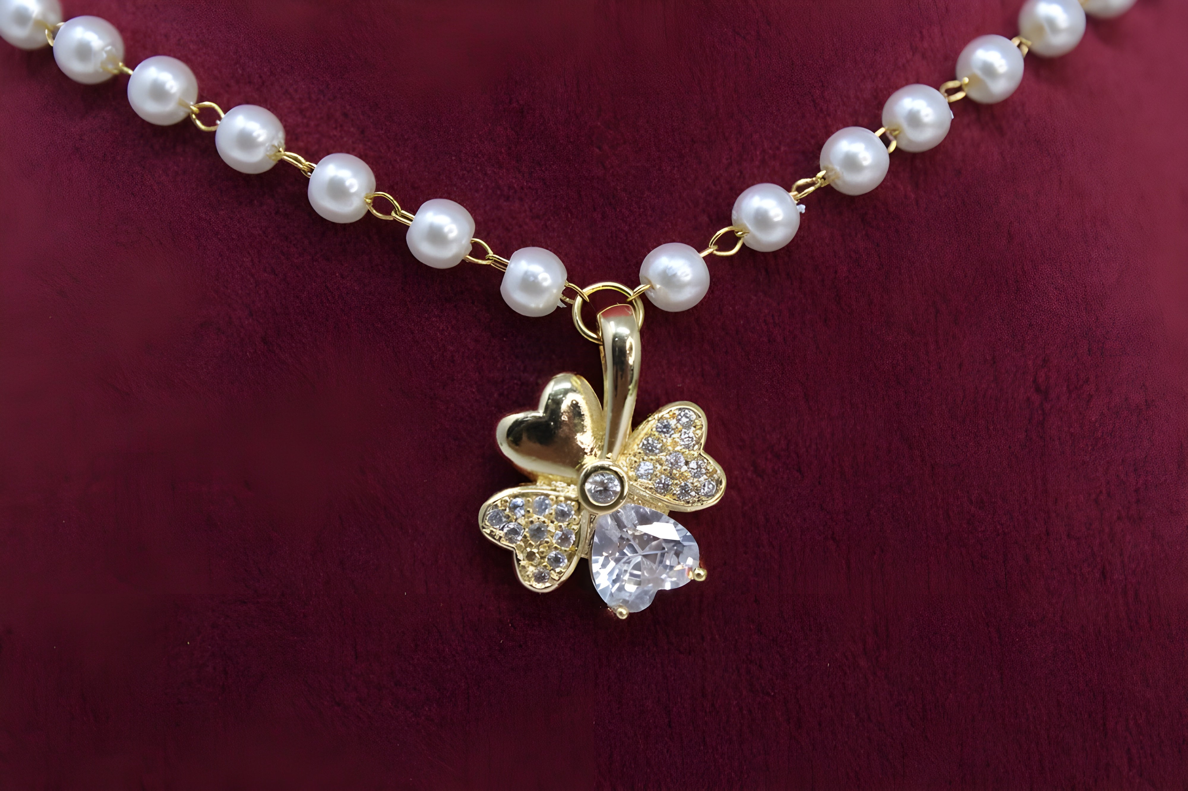 Lucky Leaf Golden Pearl Crystal Pendant Set