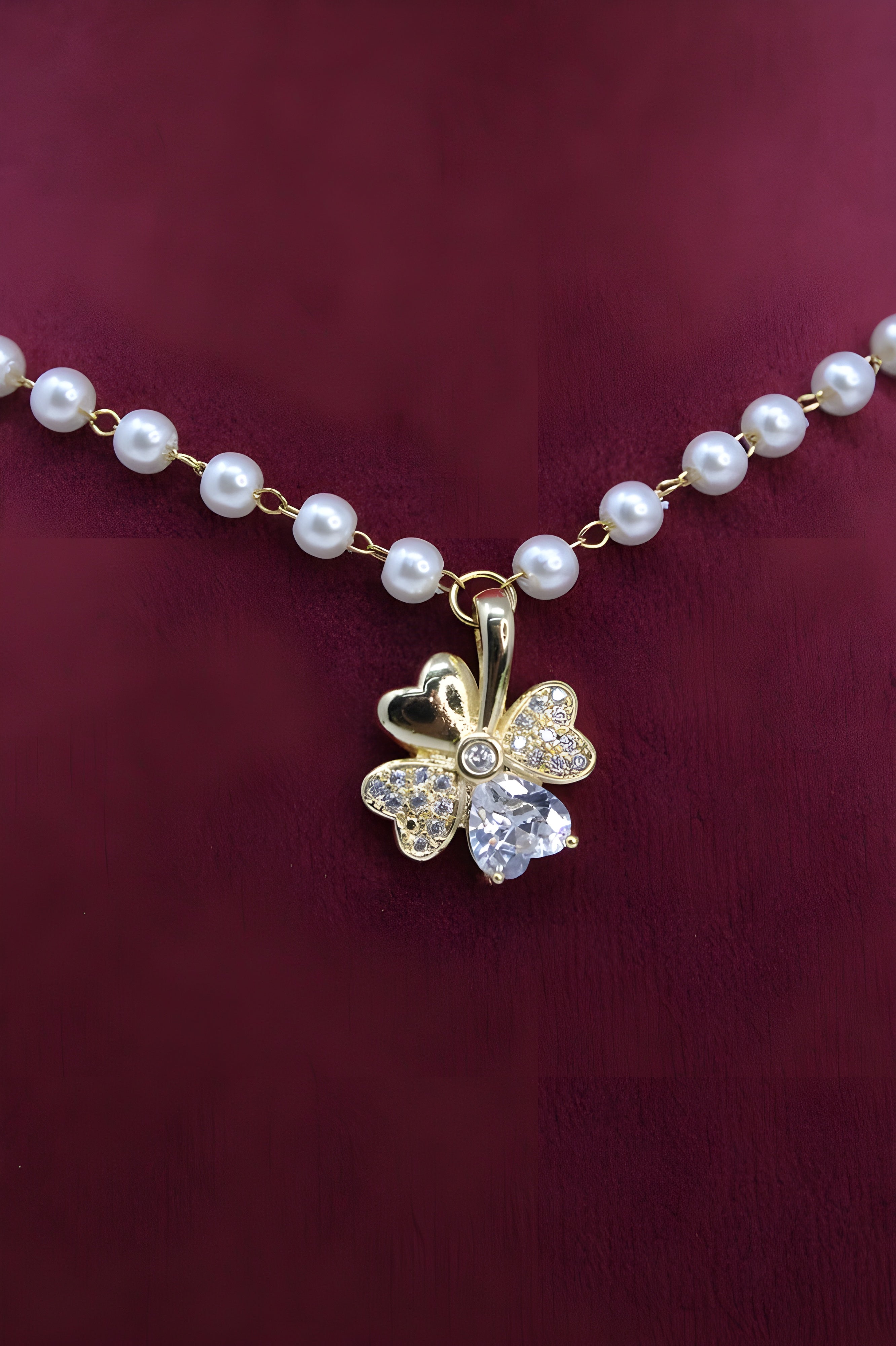 Lucky Leaf Golden Pearl Crystal Pendant Set