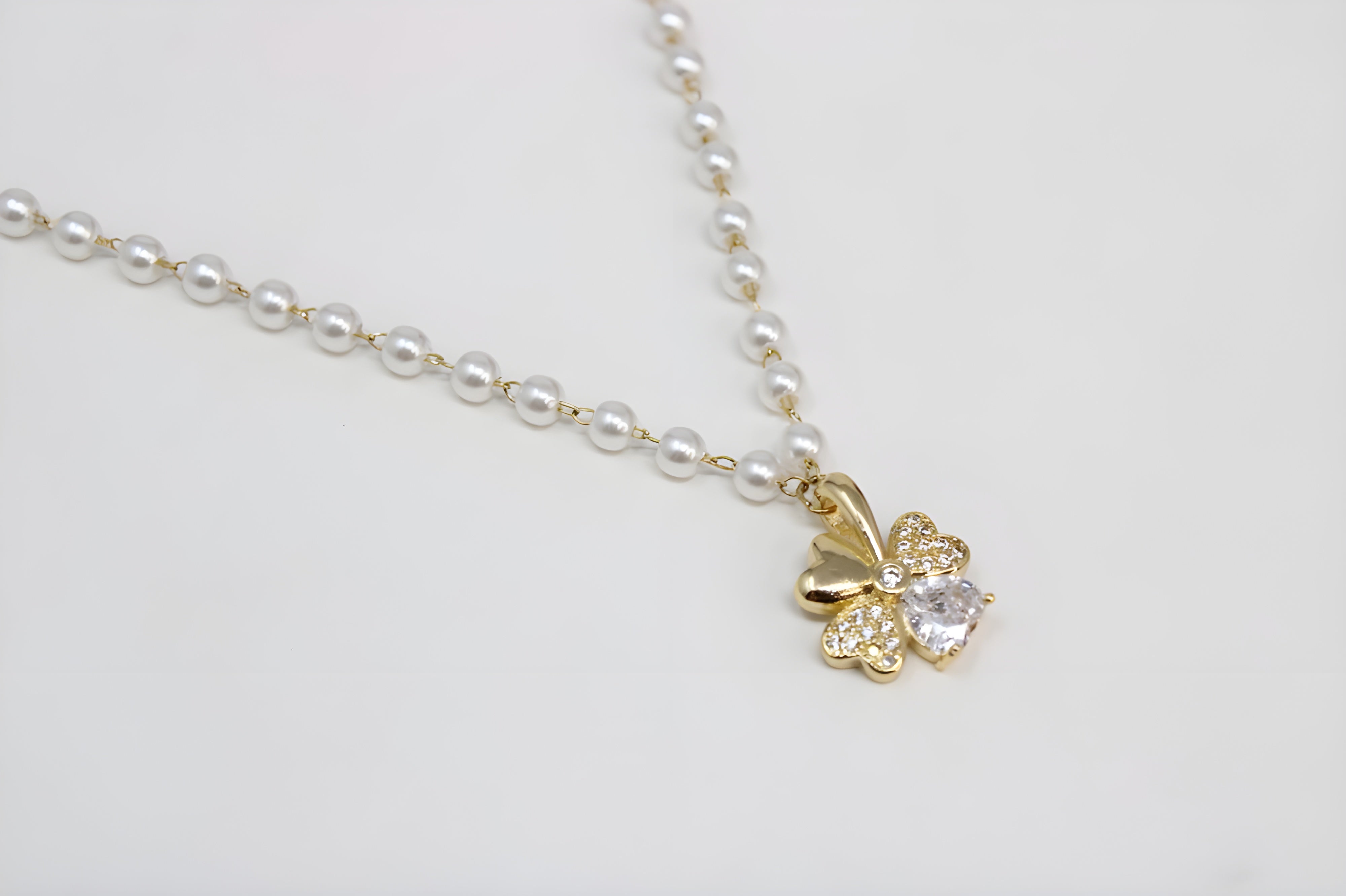 Lucky Leaf Golden Pearl Crystal Pendant Set