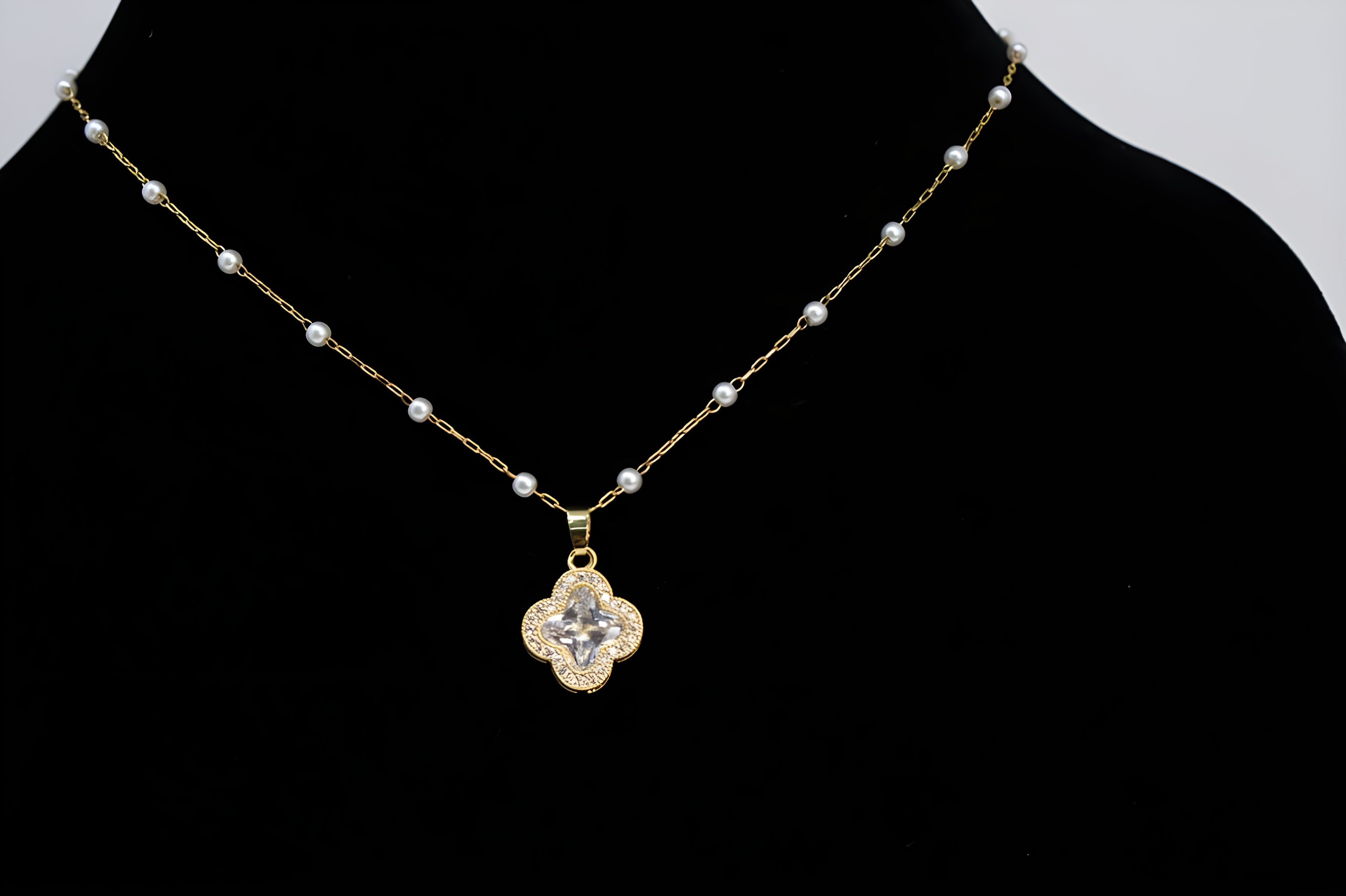 Golden Lucky Leaf Crystal Pendant Set