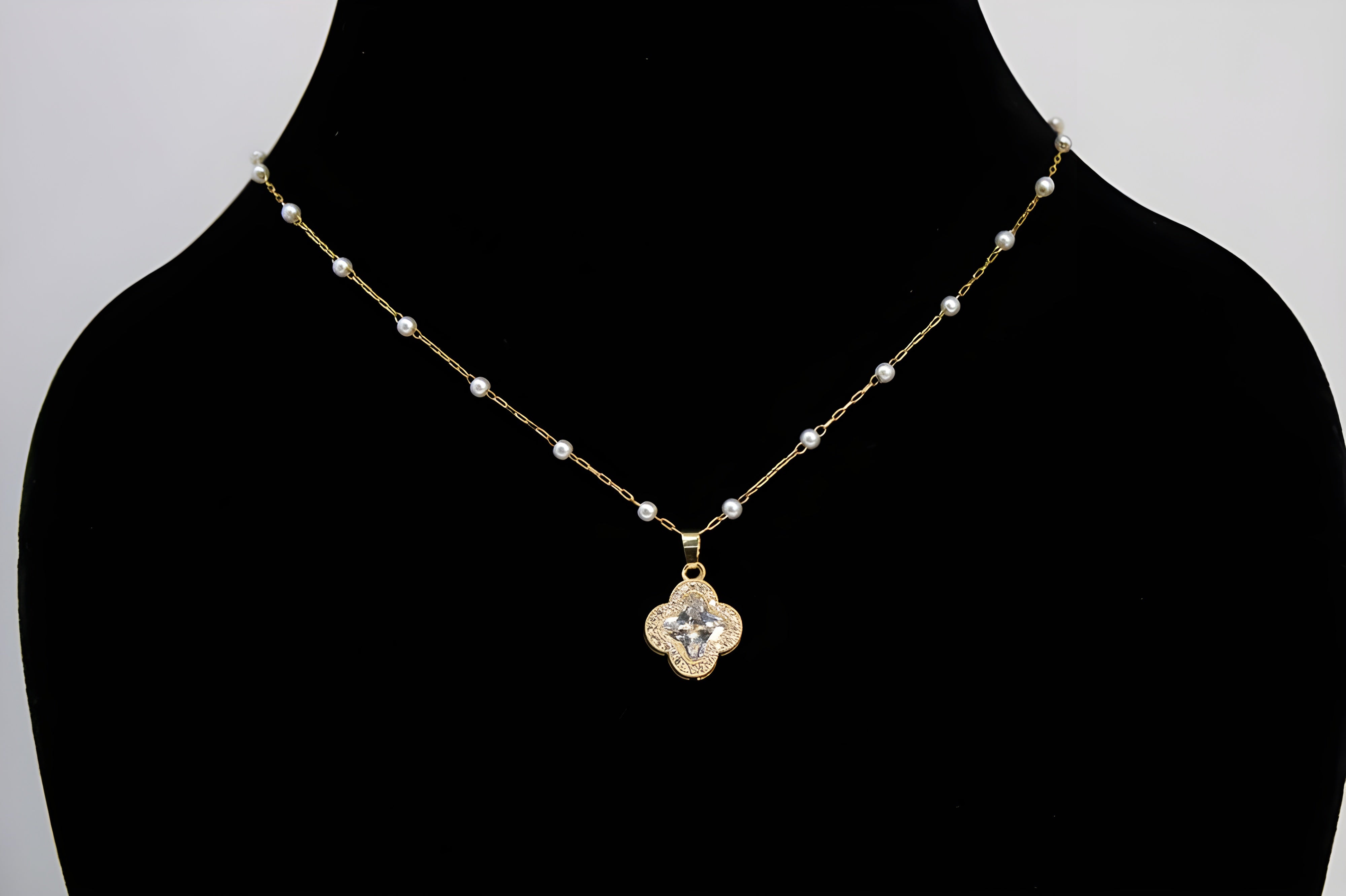 Golden Lucky Leaf Crystal Pendant Set