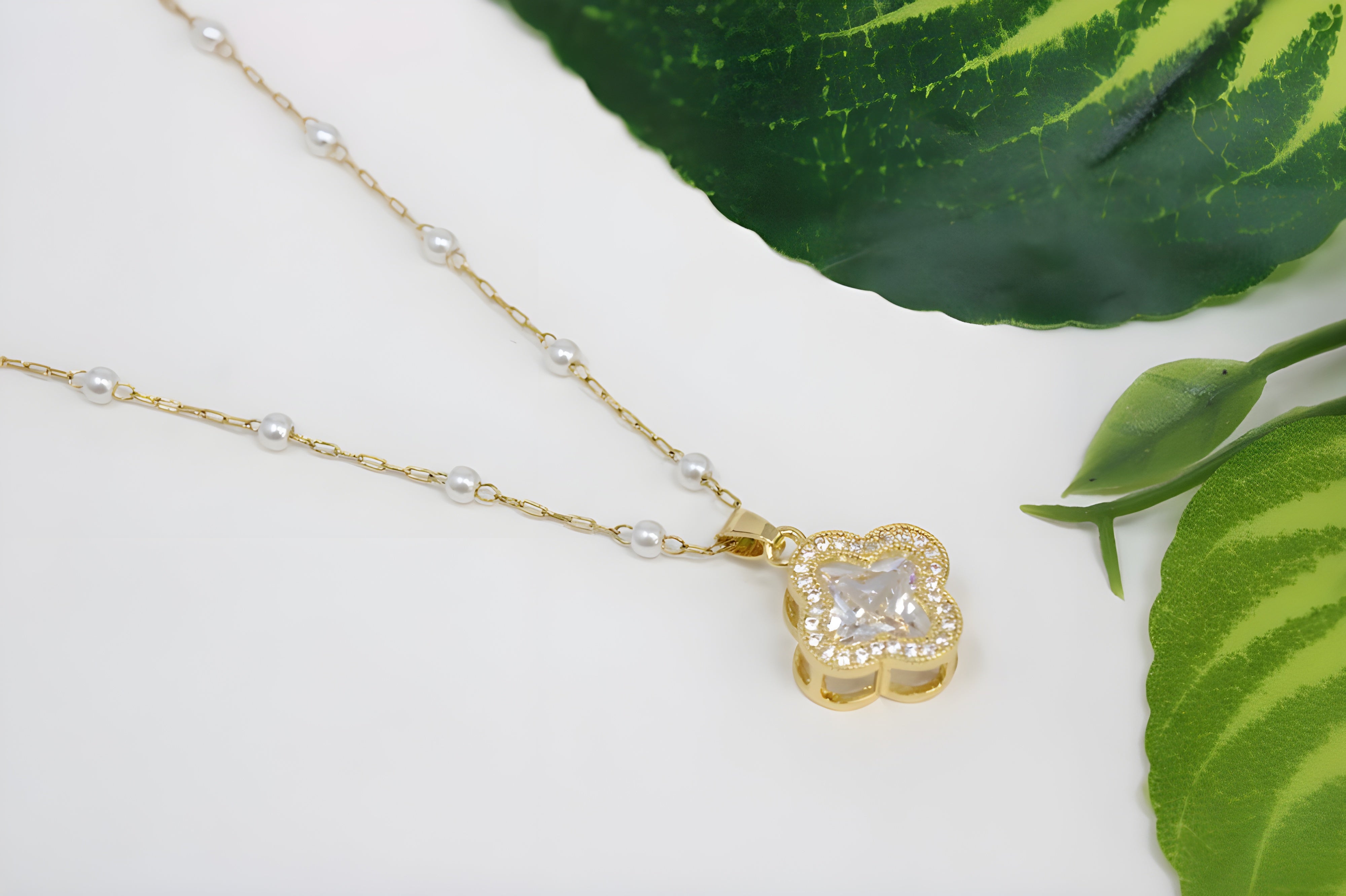 Golden Lucky Leaf Crystal Pendant Set