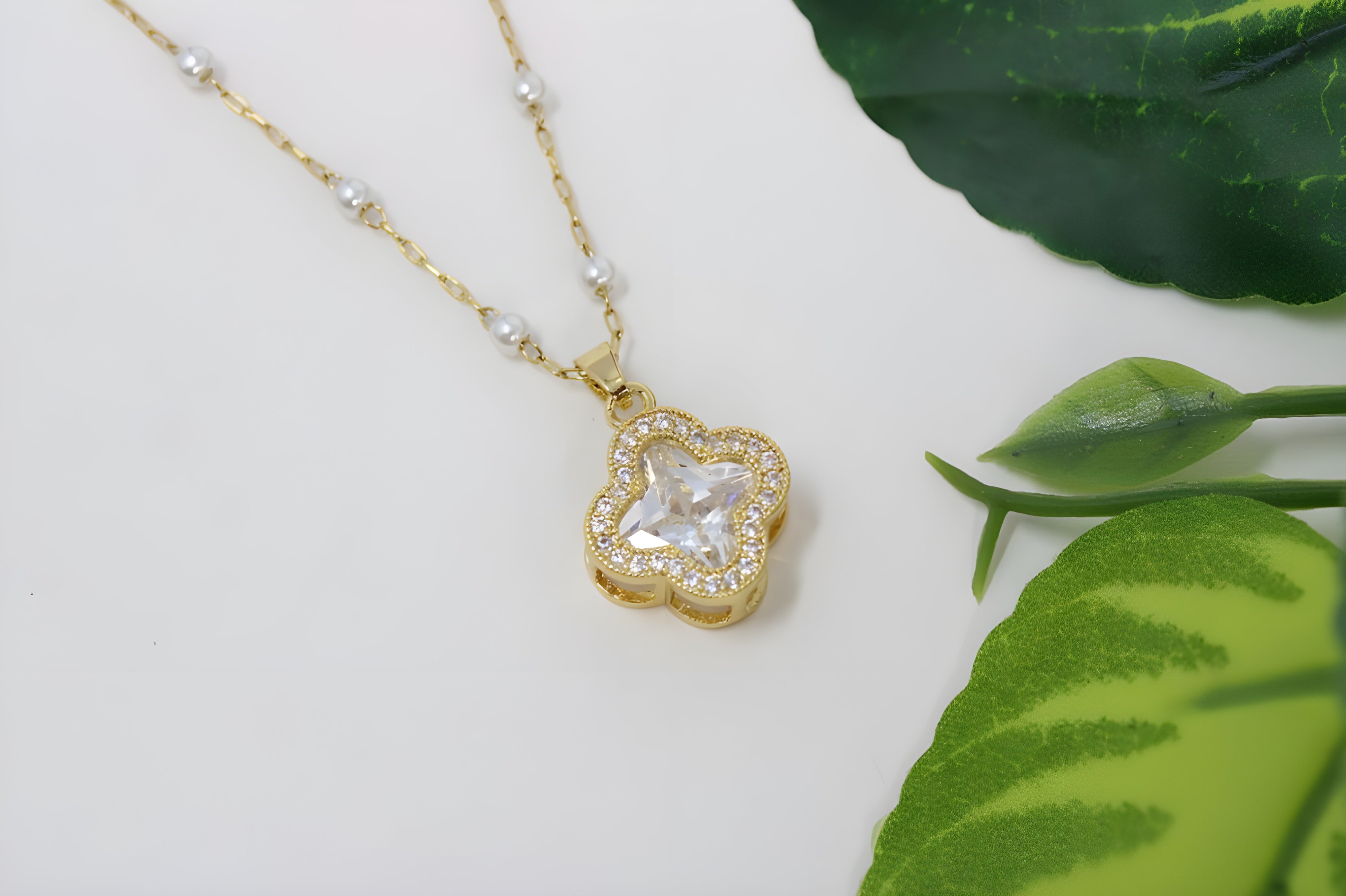 Golden Lucky Leaf Crystal Pendant Set