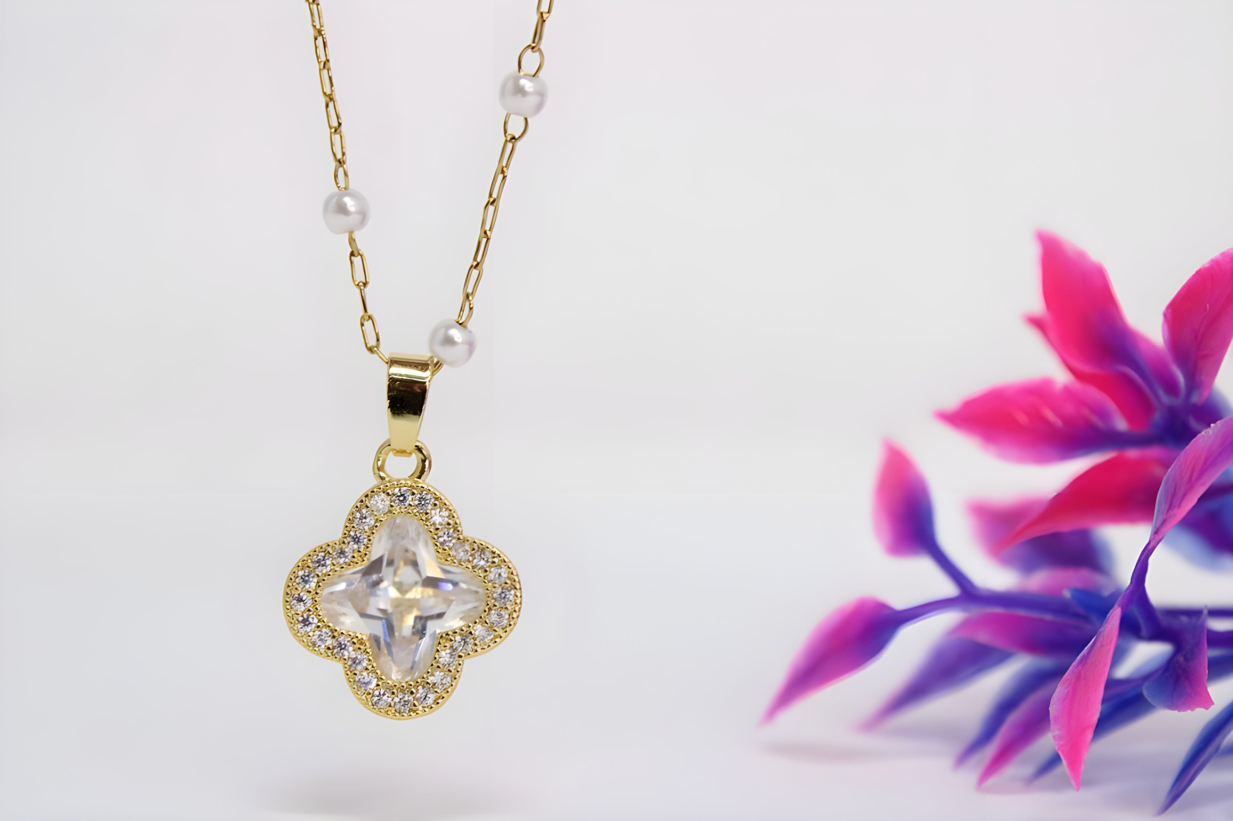 Golden Lucky Leaf Crystal Pendant Set