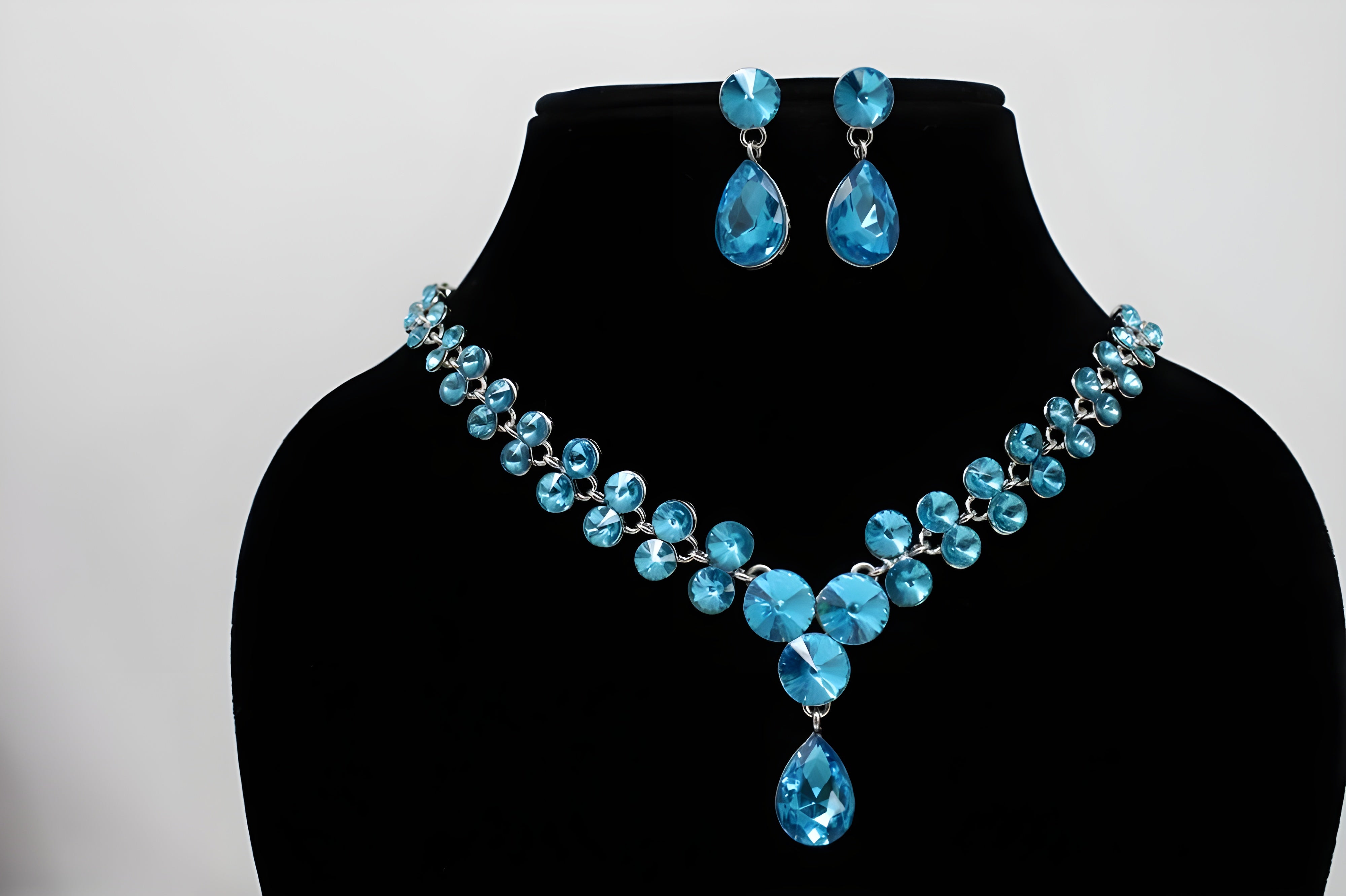 Enchanted Sparkle Drop Necklace Set