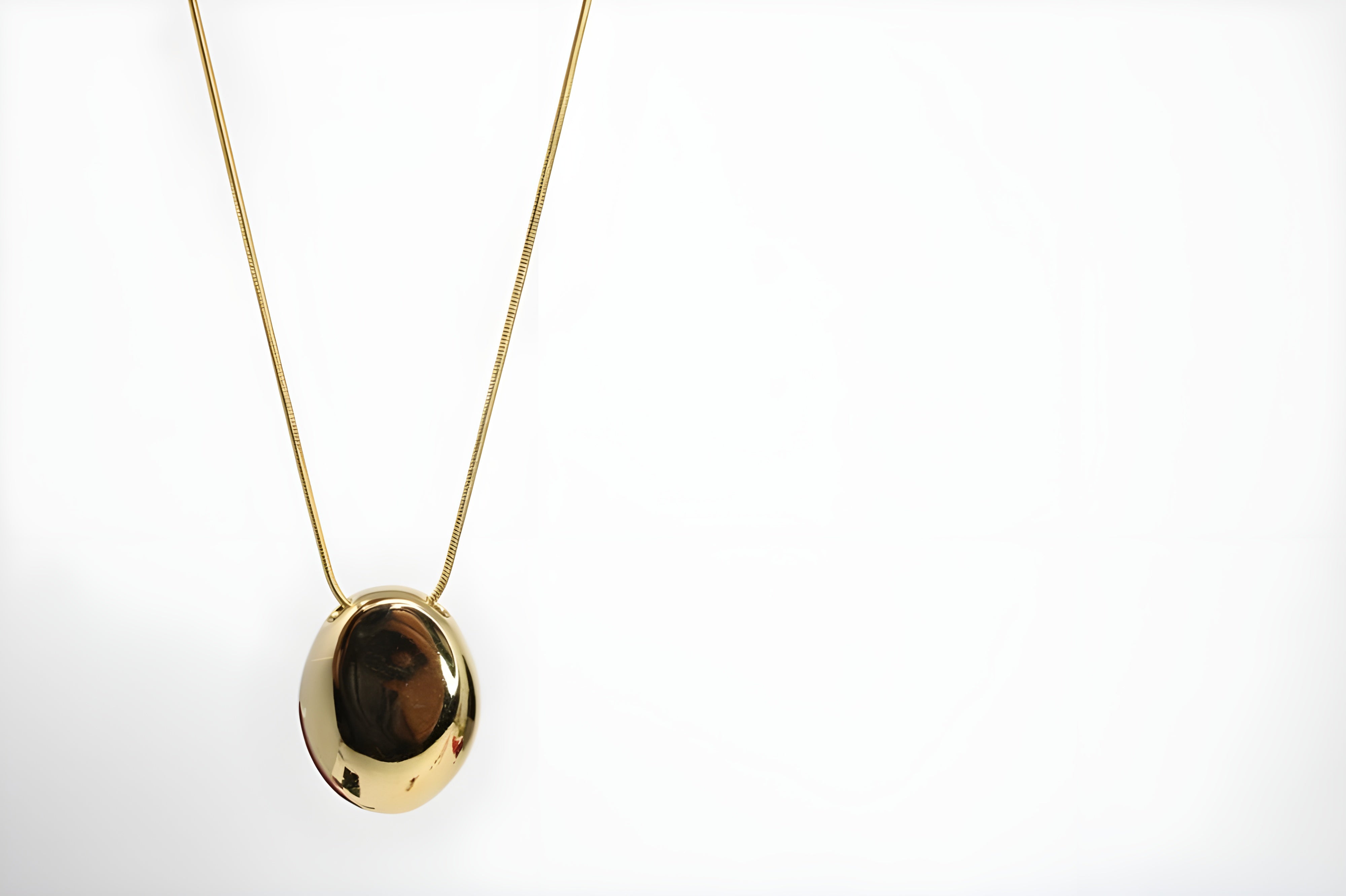 Golden Shine Oval Necklace