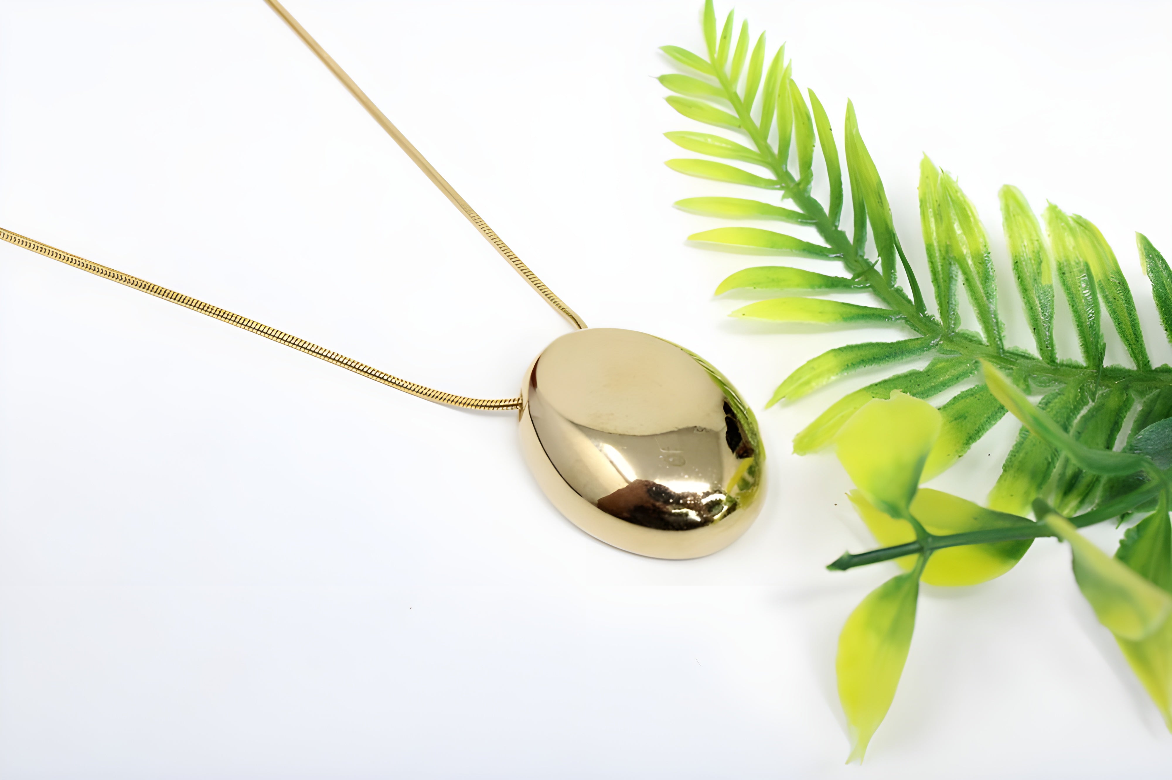 Golden Shine Oval Necklace