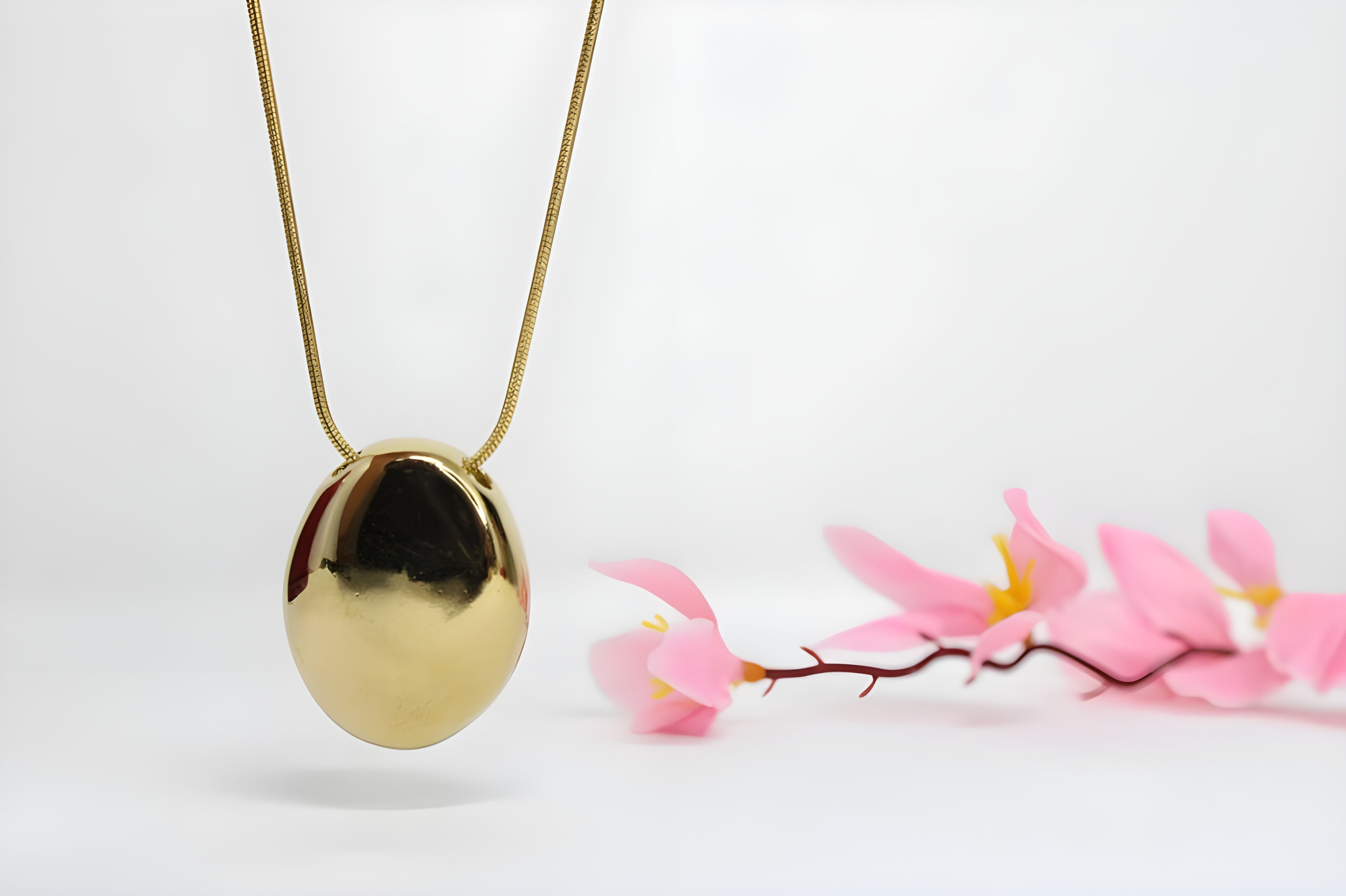 Golden Shine Oval Necklace