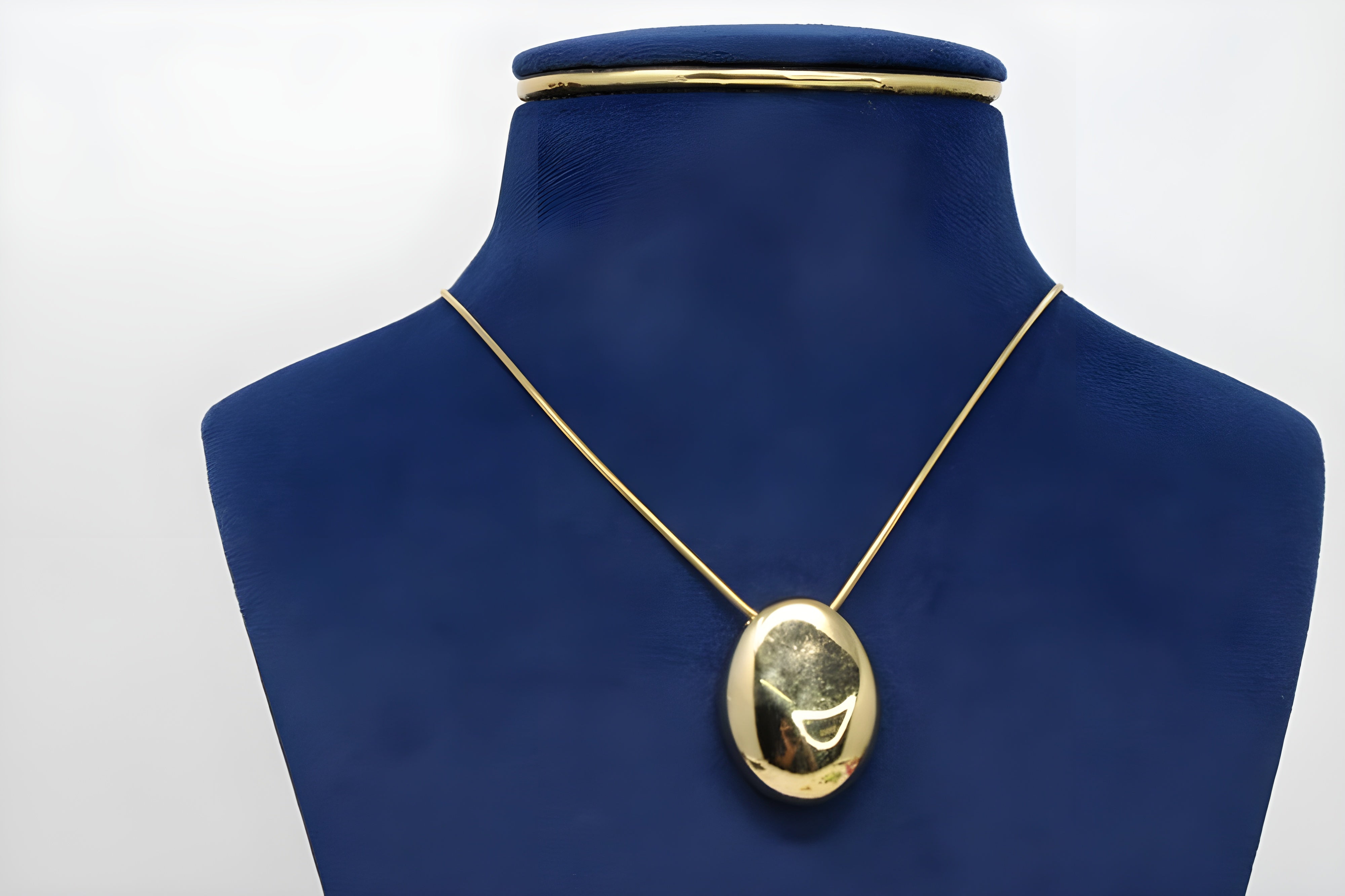 Golden Shine Oval Necklace