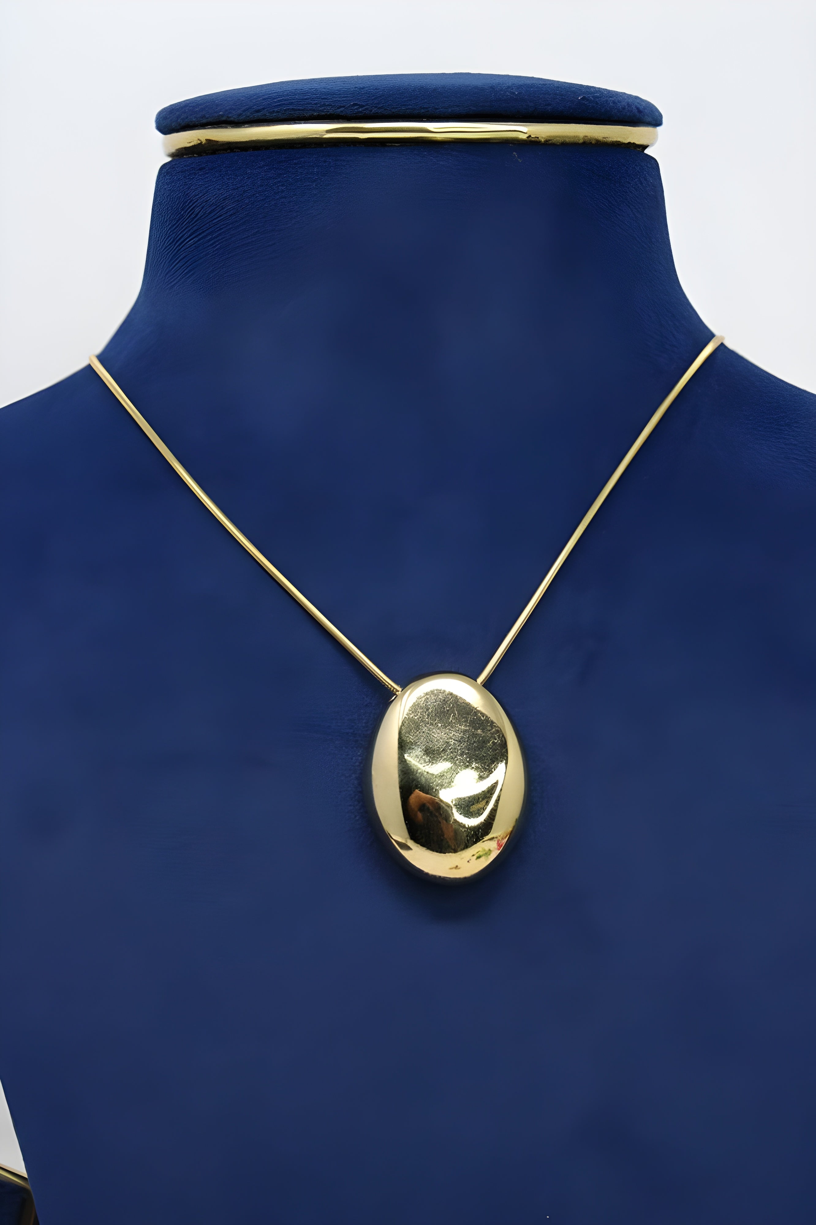 Golden Shine Oval Necklace