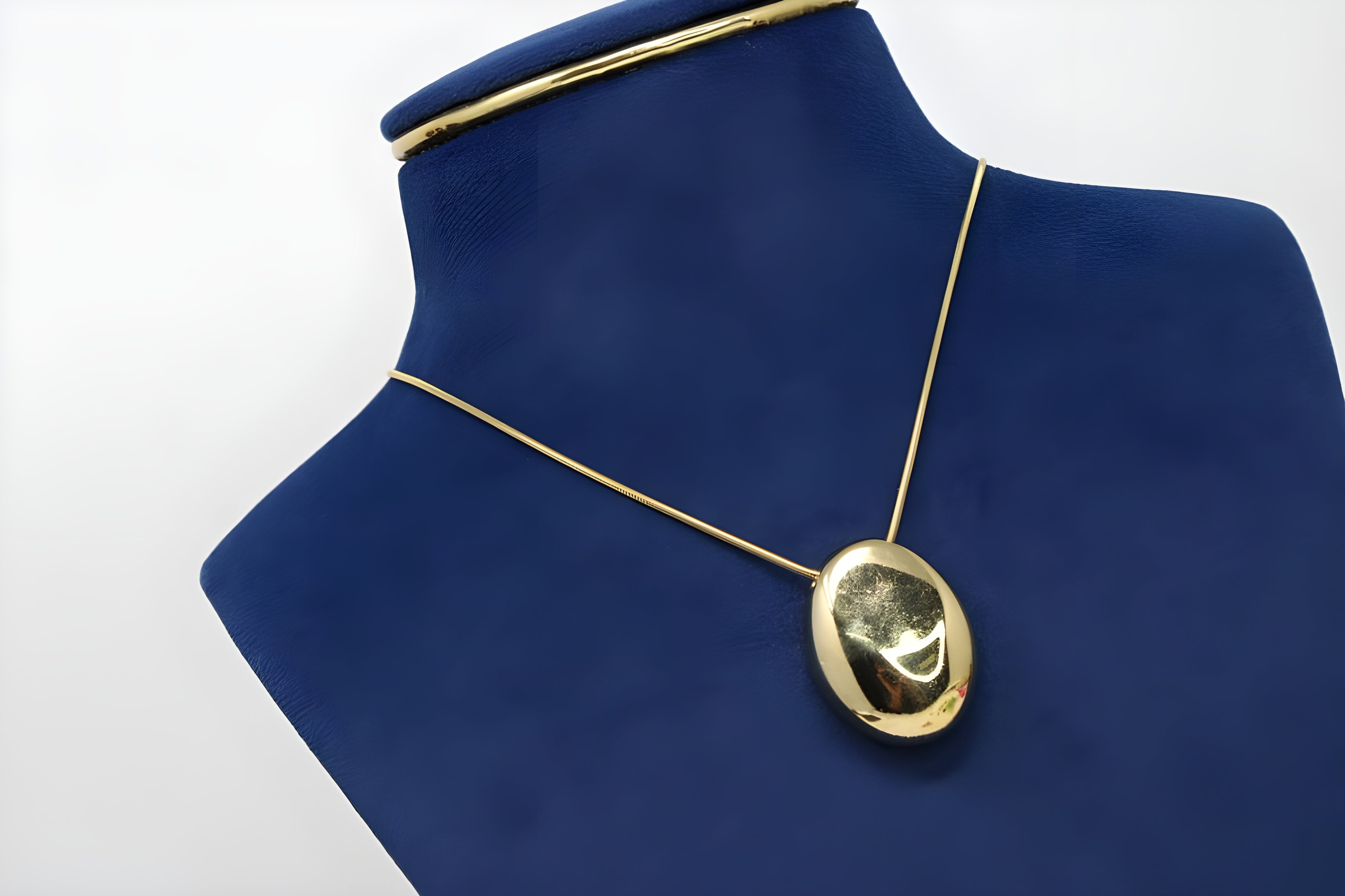 Golden Shine Oval Necklace