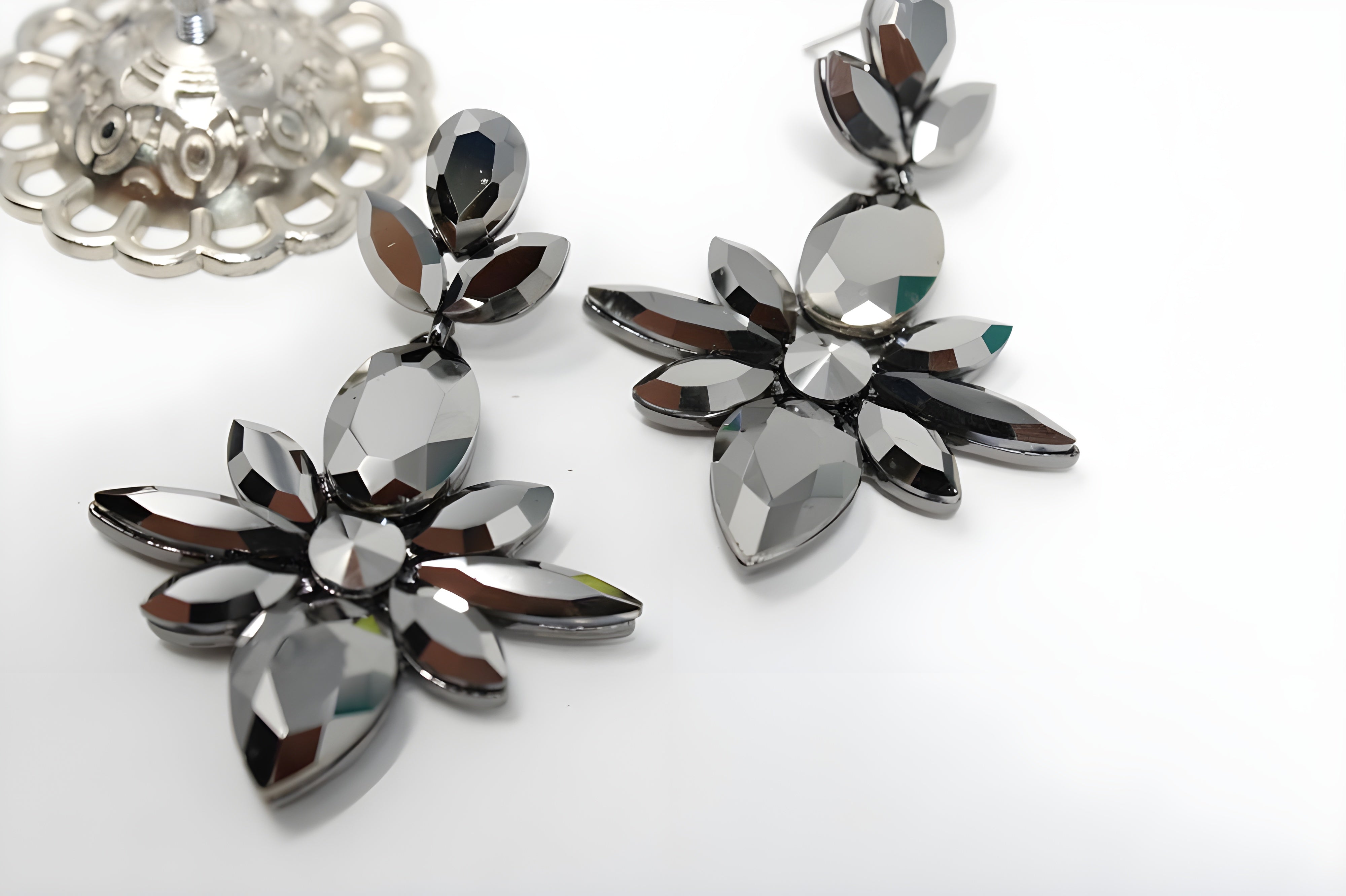 Midnight Glamour: Luxury Black Diamond Starburst Stud Earrings