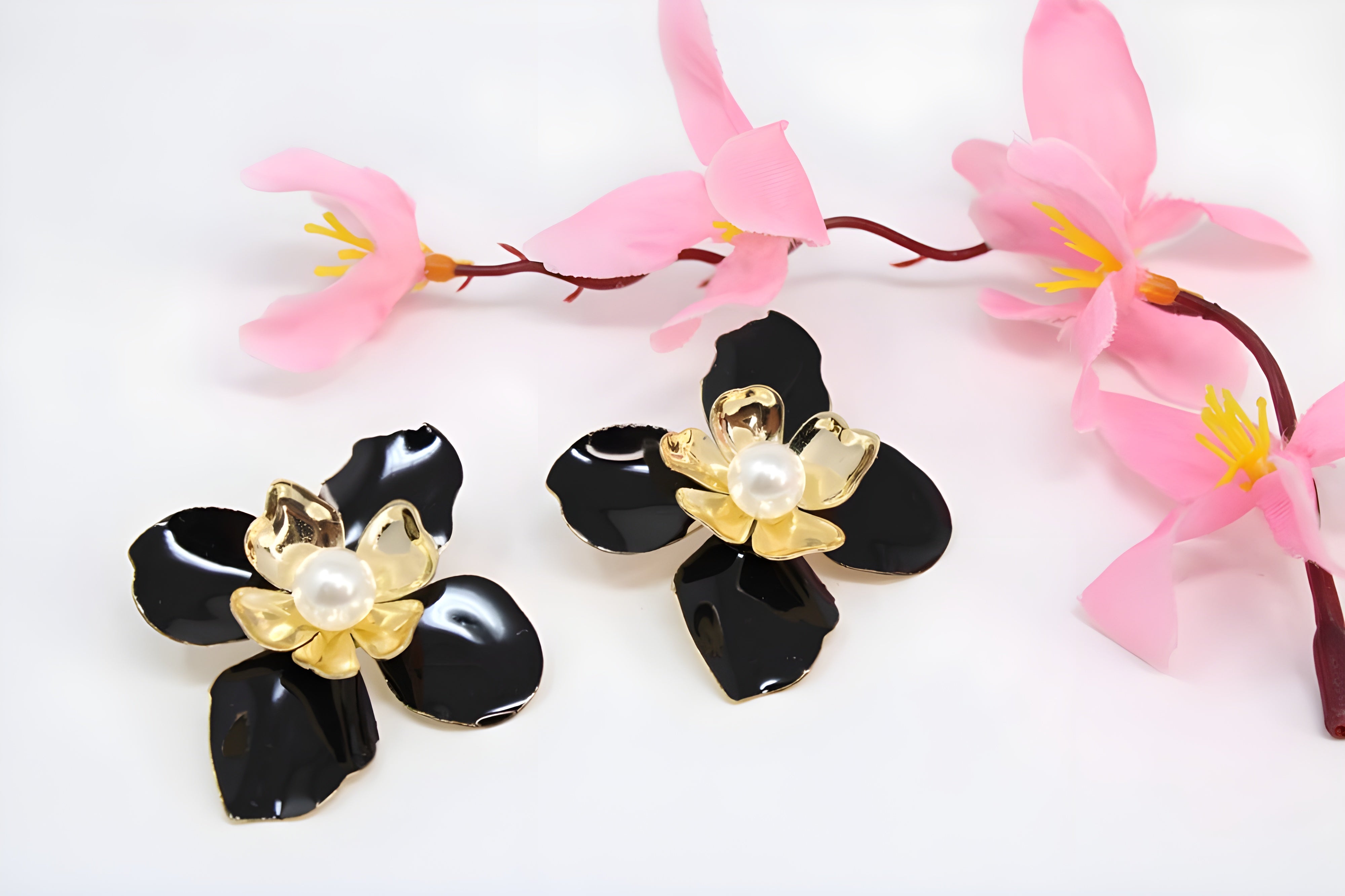 Exquisite Black Orchid Pearl Earrings with Gold Highlights