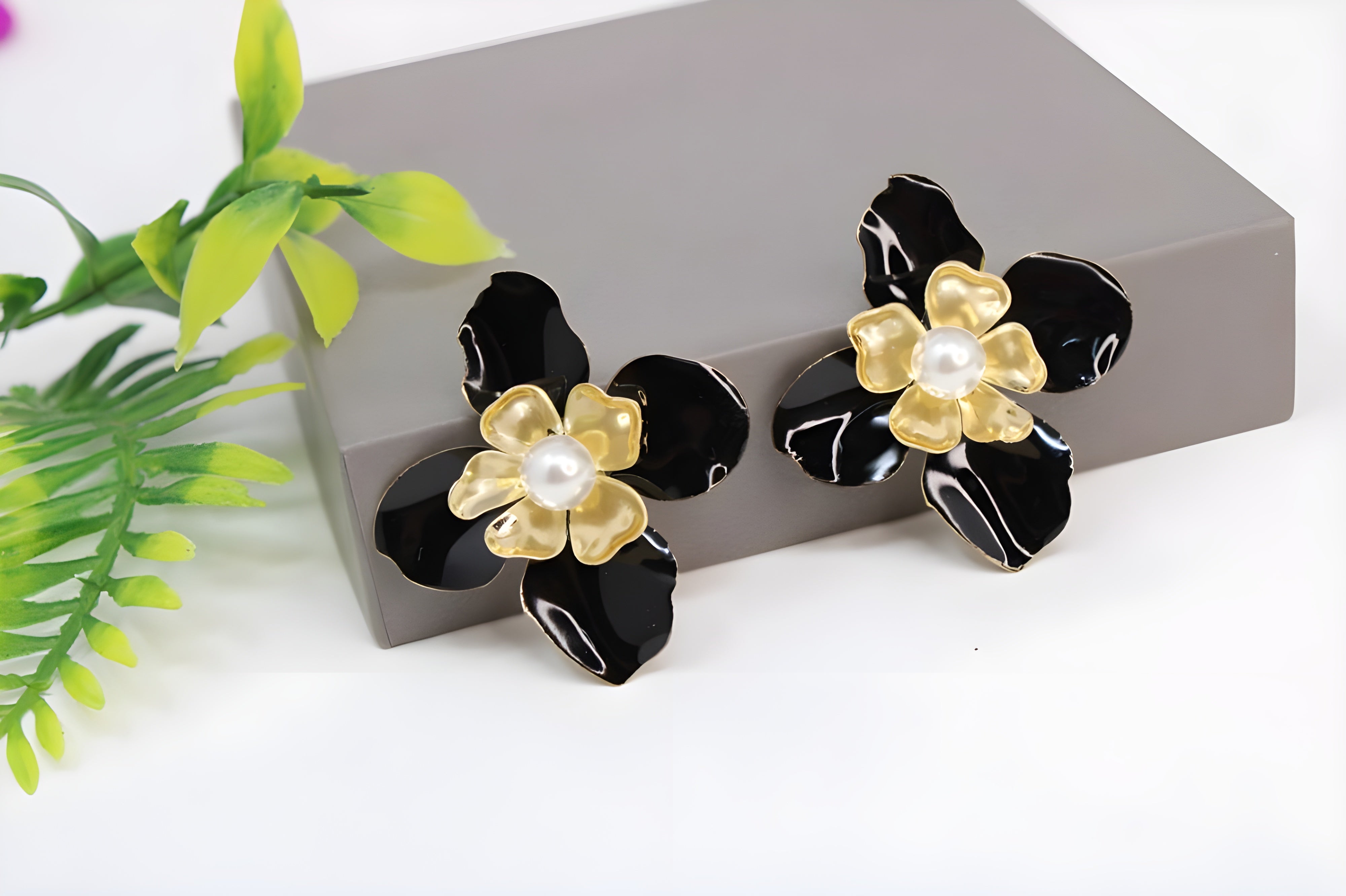 Exquisite Black Orchid Pearl Earrings with Gold Highlights