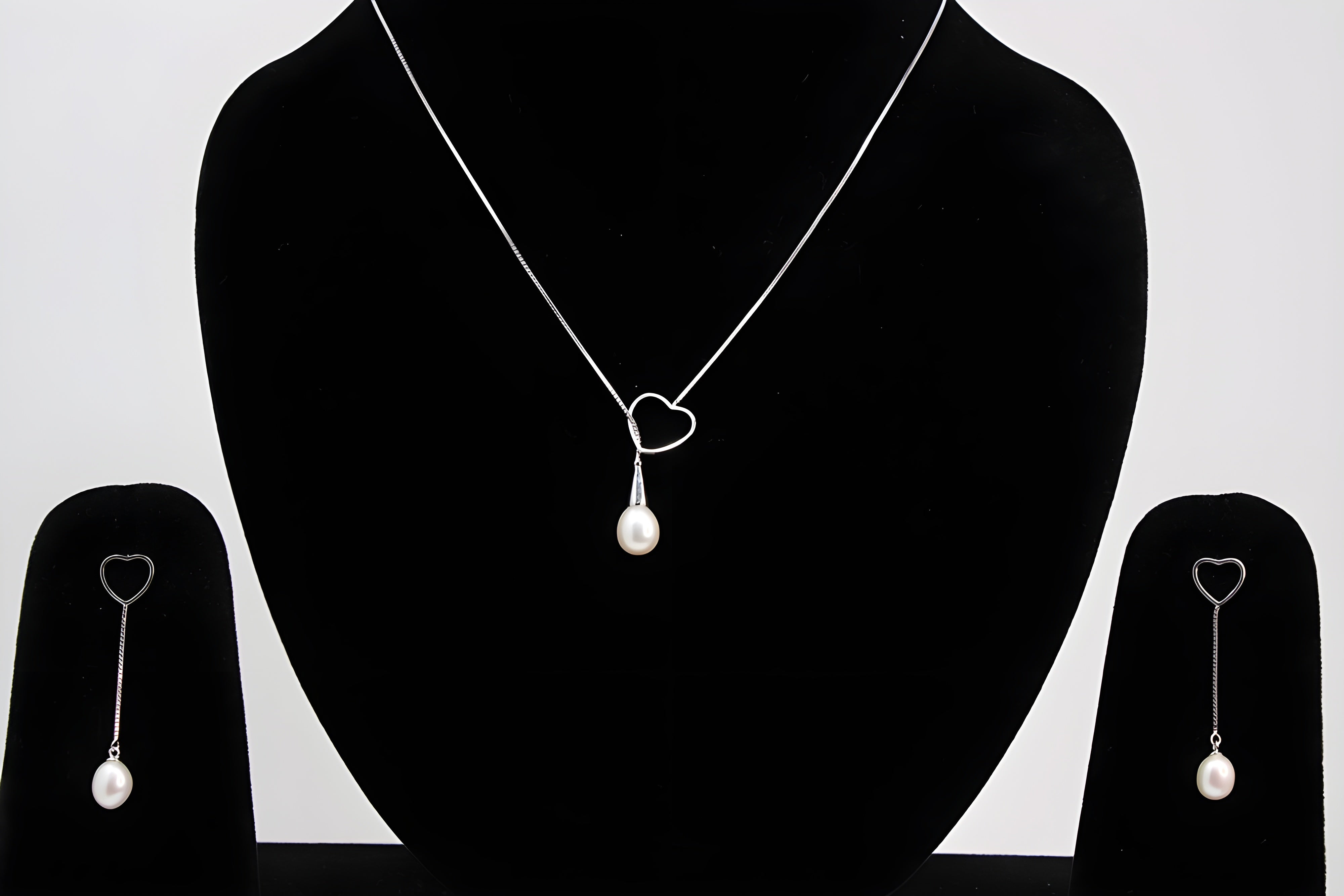 Sterling Silver Pendant Set with Drop-Shaped Artificial Pearls