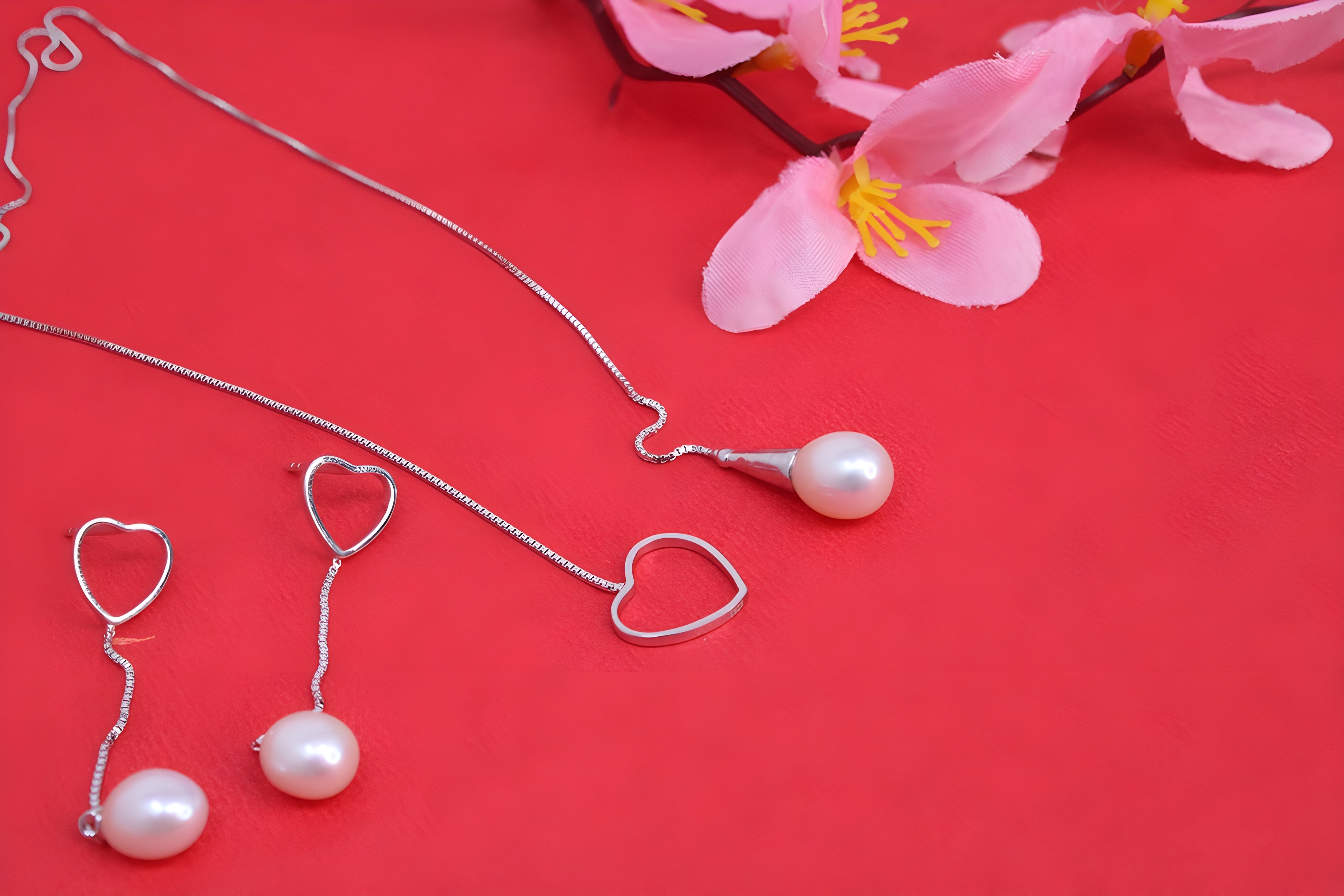 Sterling Silver Pendant Set with Drop-Shaped Artificial Pearls