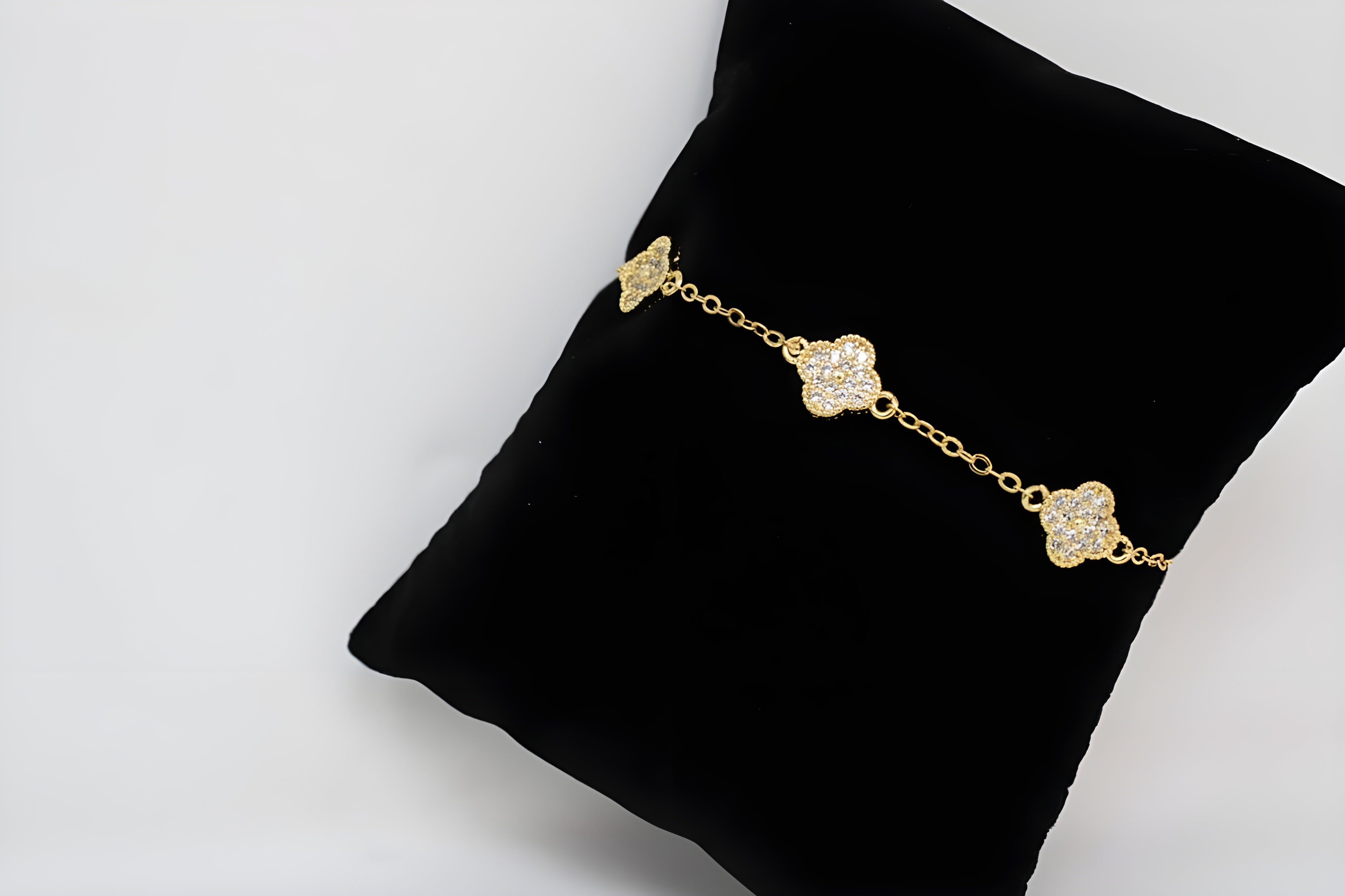 Golden Lucky Leaf Bracelet