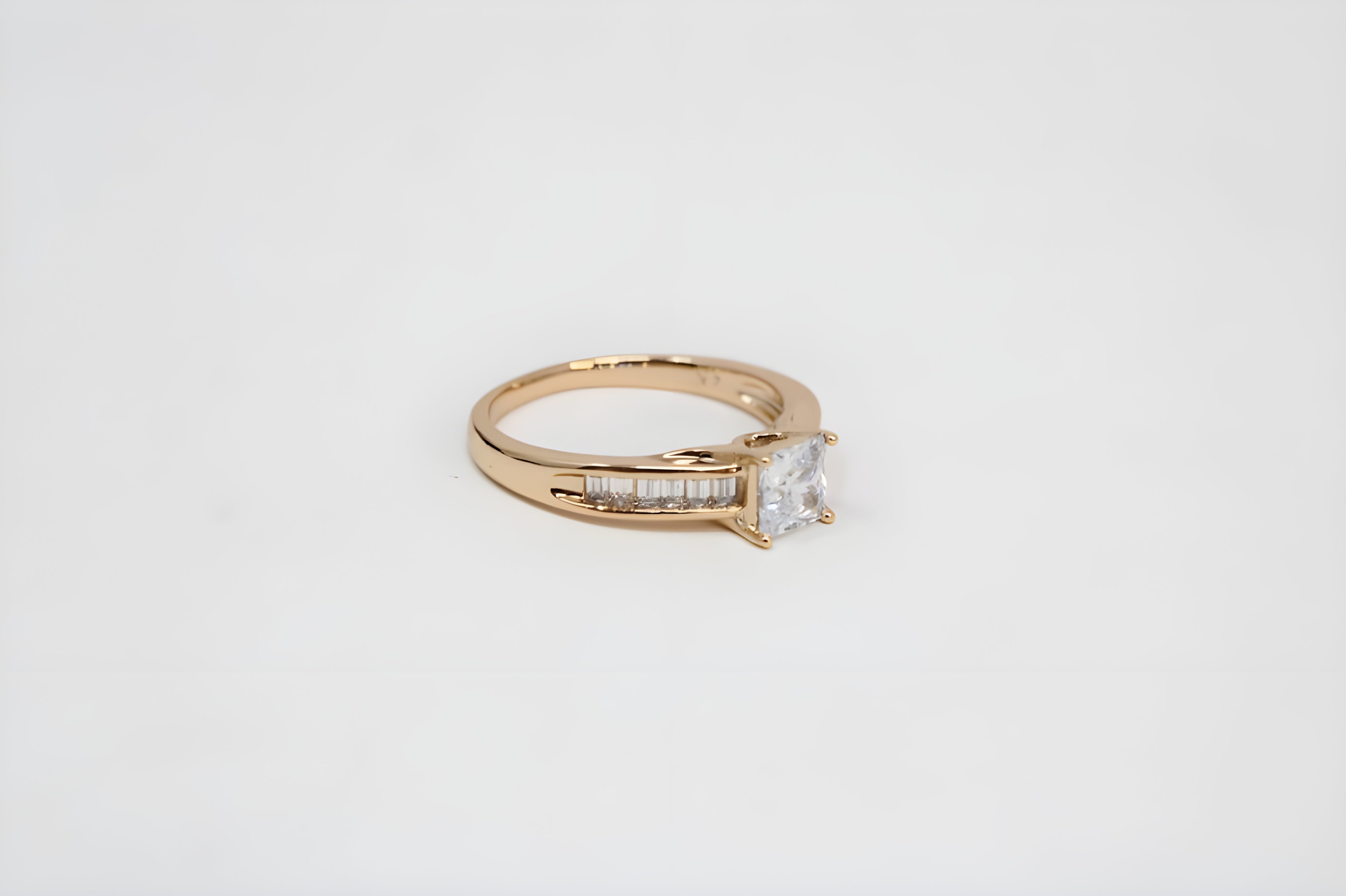 Golden Elegance Crystal Ring