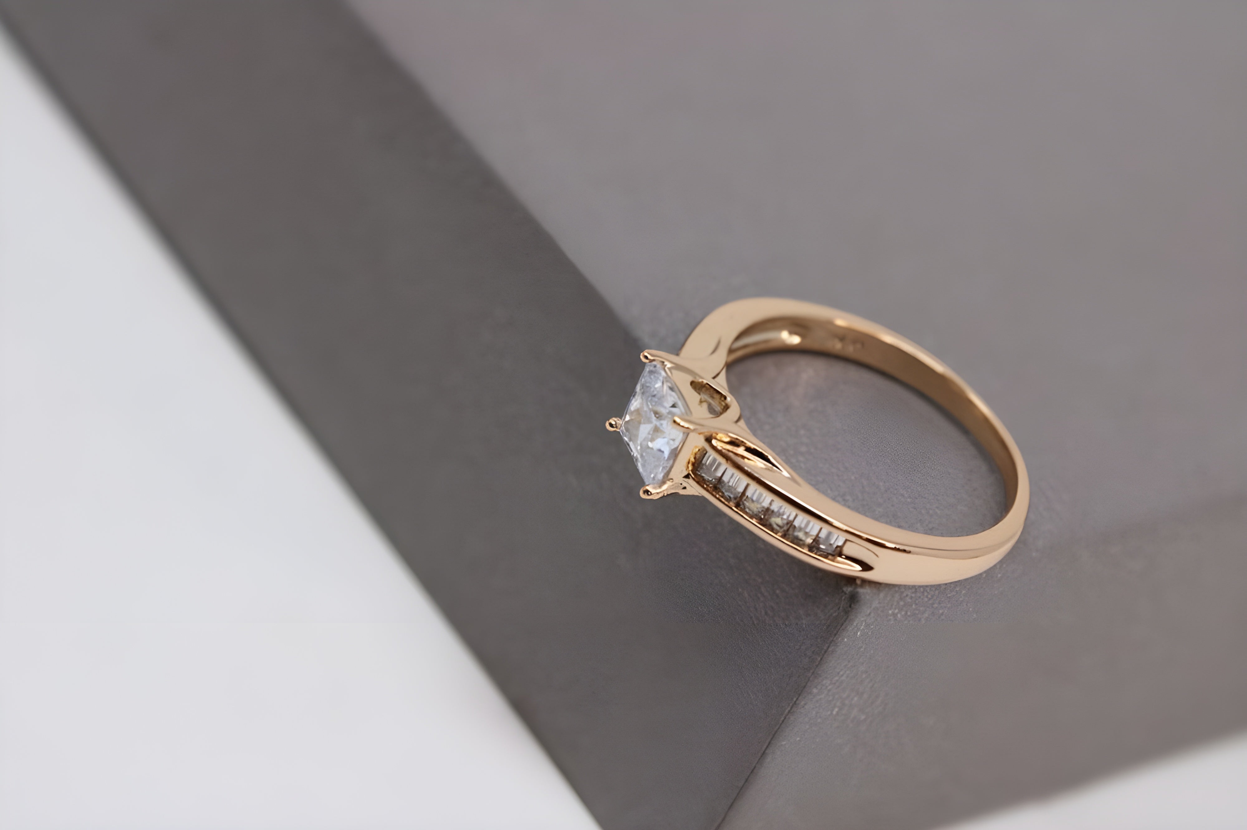 Golden Elegance Crystal Ring