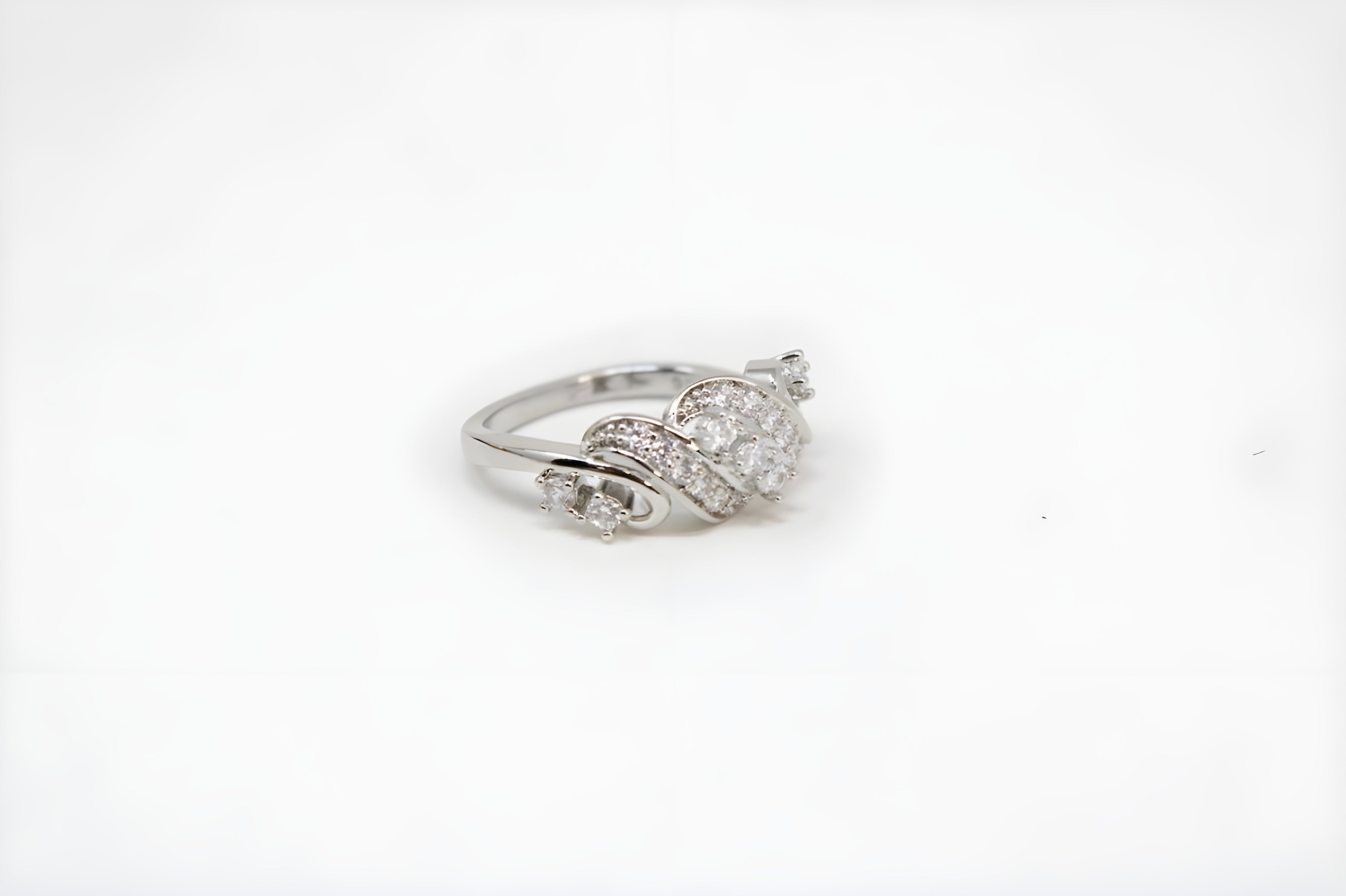 Twinkling Silver Wave Ring