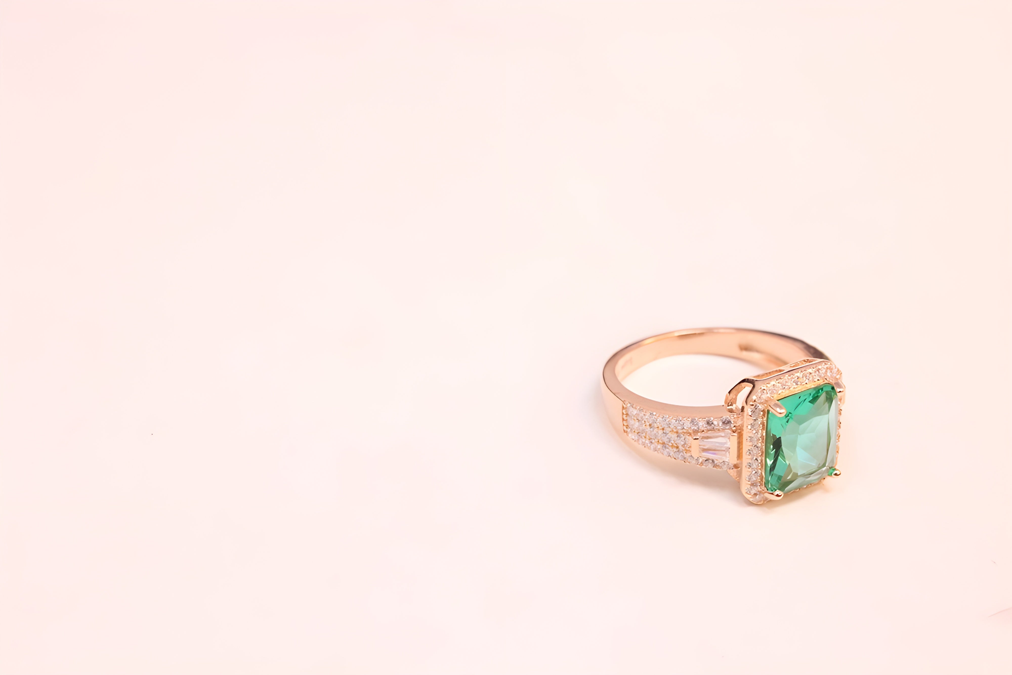 Gleaming Meadow VeeLux Premium Crystal Ring